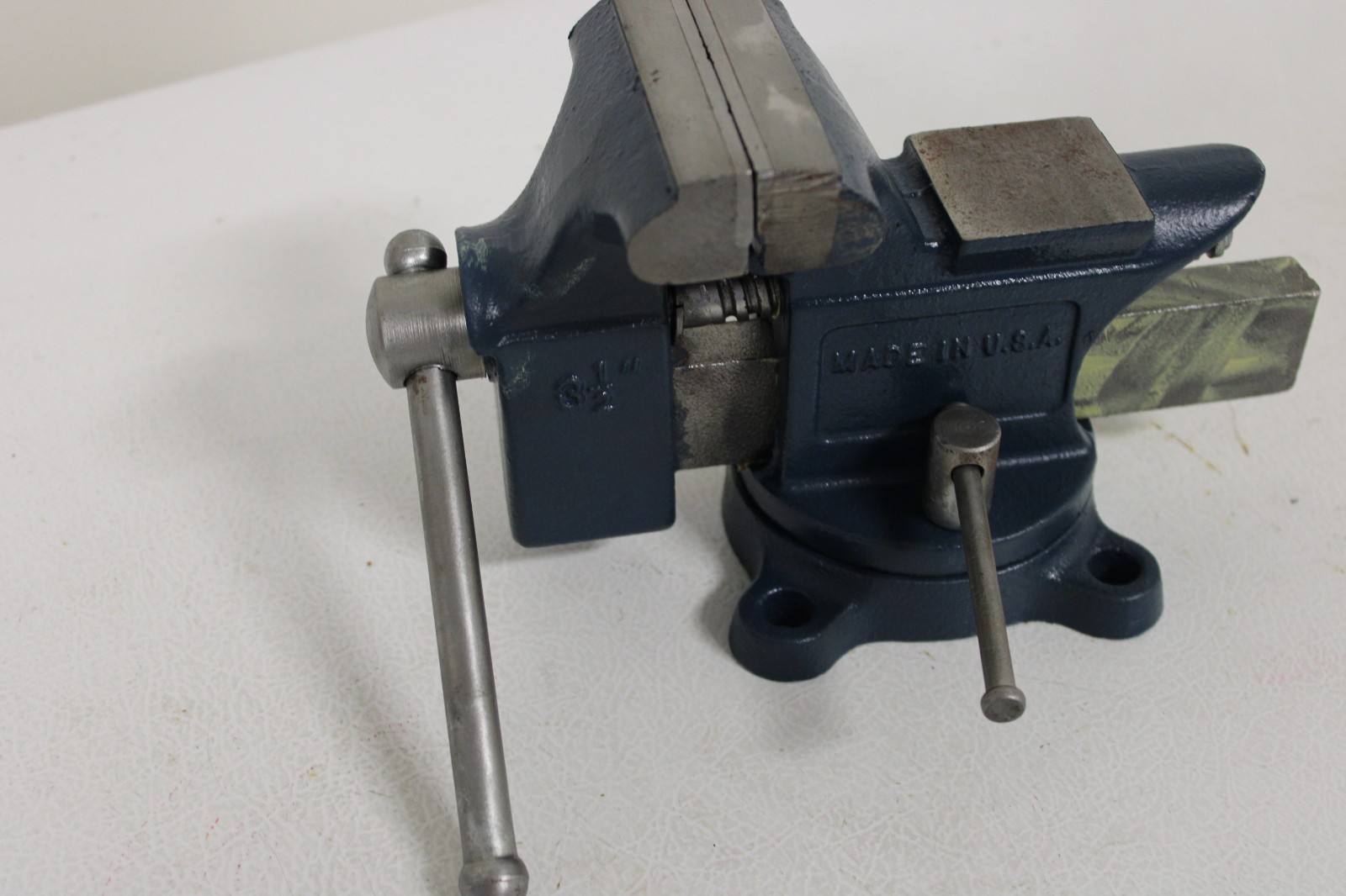 3 1/2″ VINTAGE BENCH VISE WITH SWIVEL BASE EXC. CONDITION MADE U.S.A.