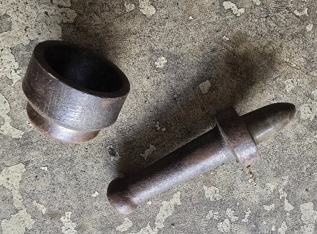 VINTAGE C.S. OSBORNE & CO. INDUSTRIAL CAST IRON GROMMET SETTING TOOL #217 8 SPUR