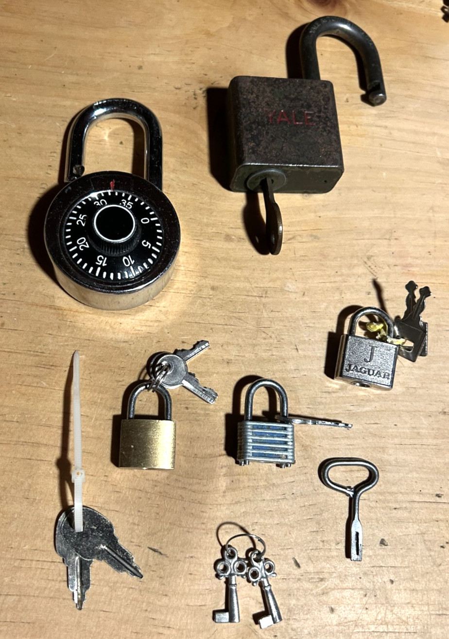 Lot of Vintage Yale padlock, combo lock, vintage brass padlock and misc keys