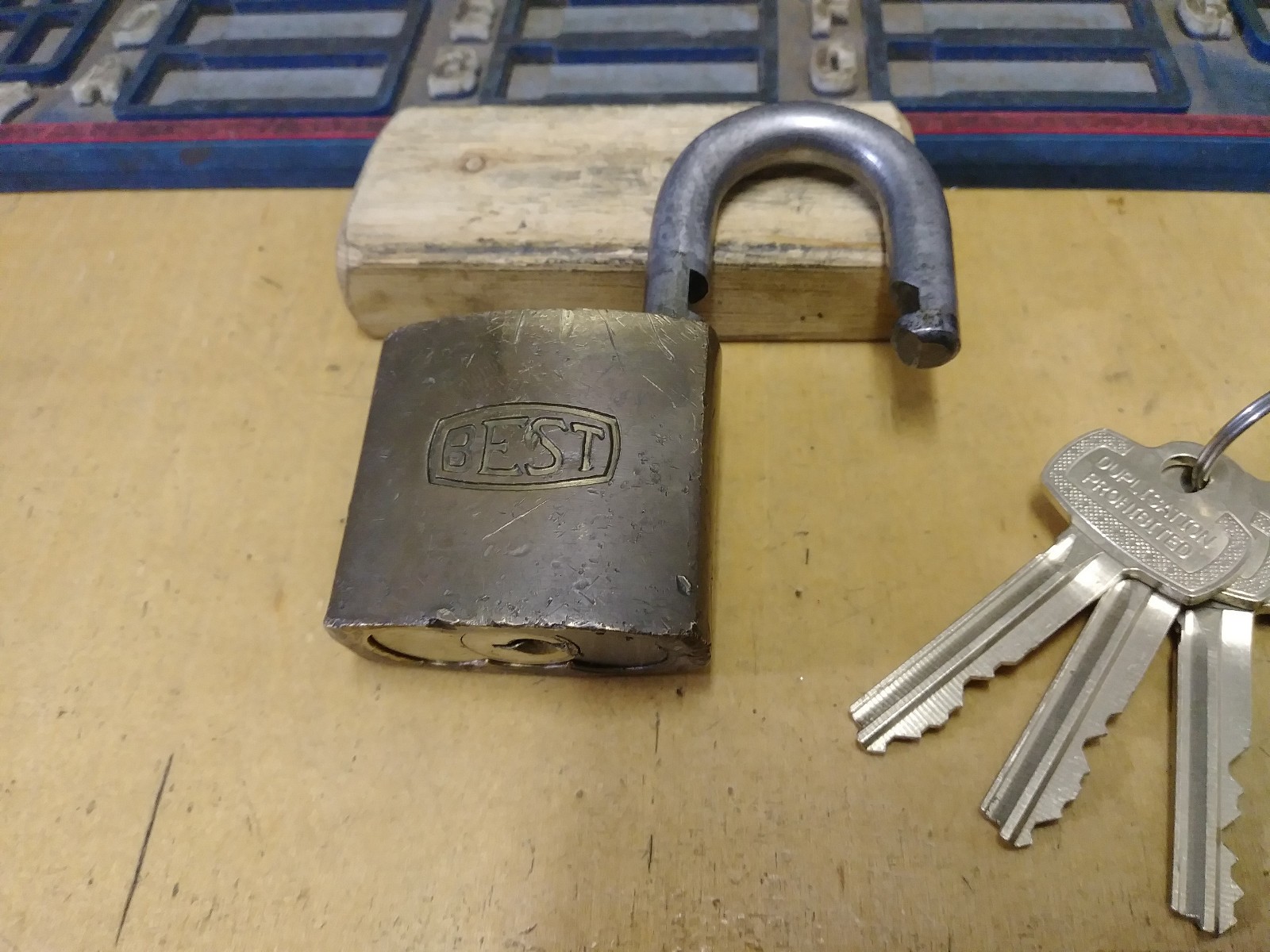 Vintage BEST Padlock ARMOUR S pinned orig R1.244 6 pin A new keys