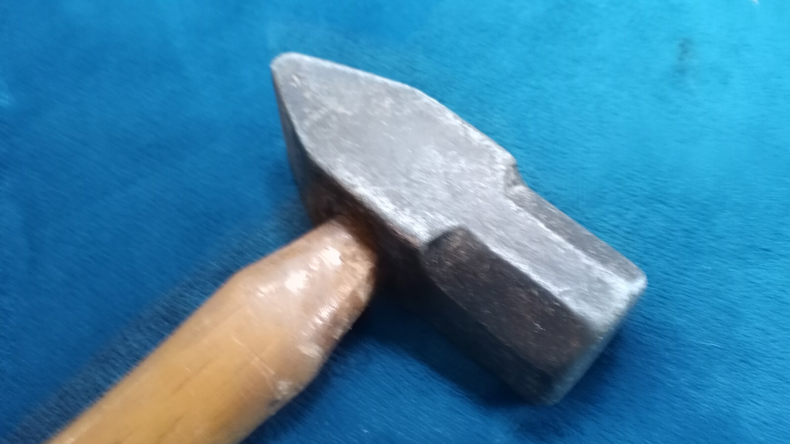 VINTAGE HUBBARD CROSS PEEN SLEDGEHAMMER 2 1/2 LBS HEAD BLACKSMITH HAMMER.