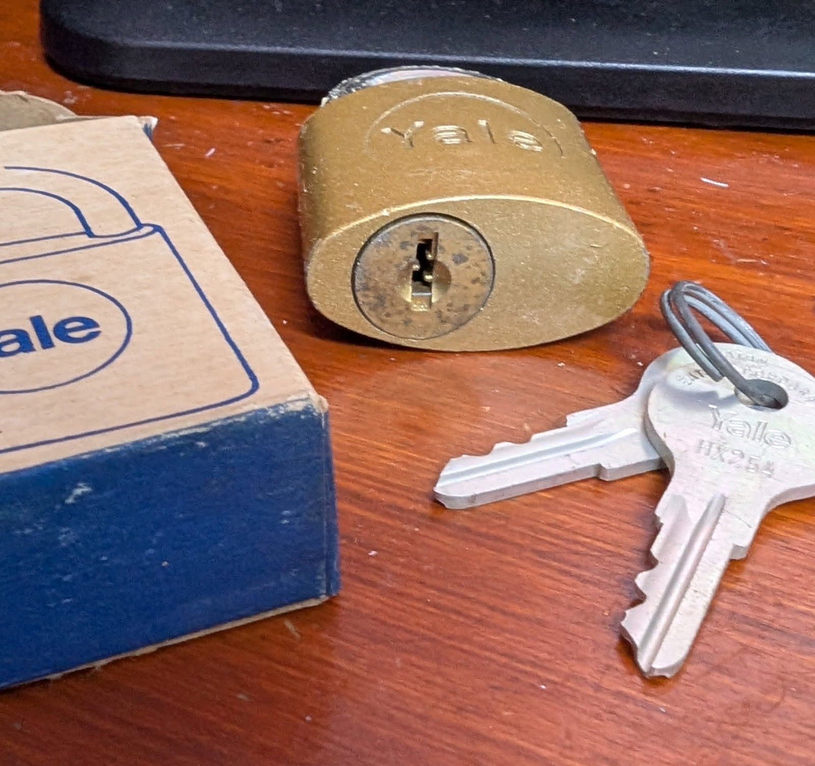 Yale Padlock. No 602 2 Keys & Original Box, Works Great