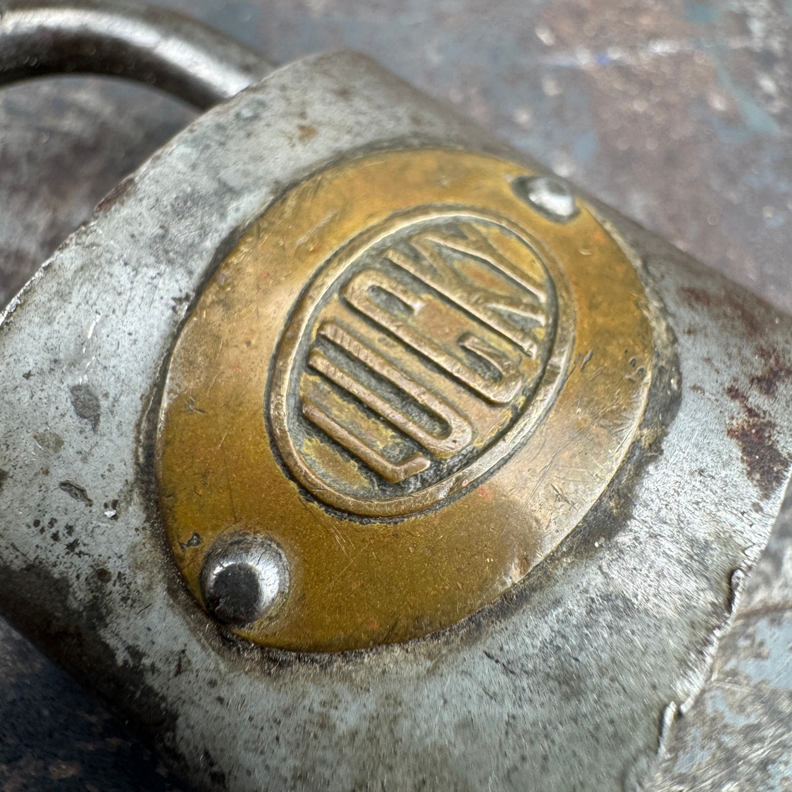 Vtg LUCKY Steel Padlock w/ Brass Emblem – Hardened Shackle – 2.25″ Length