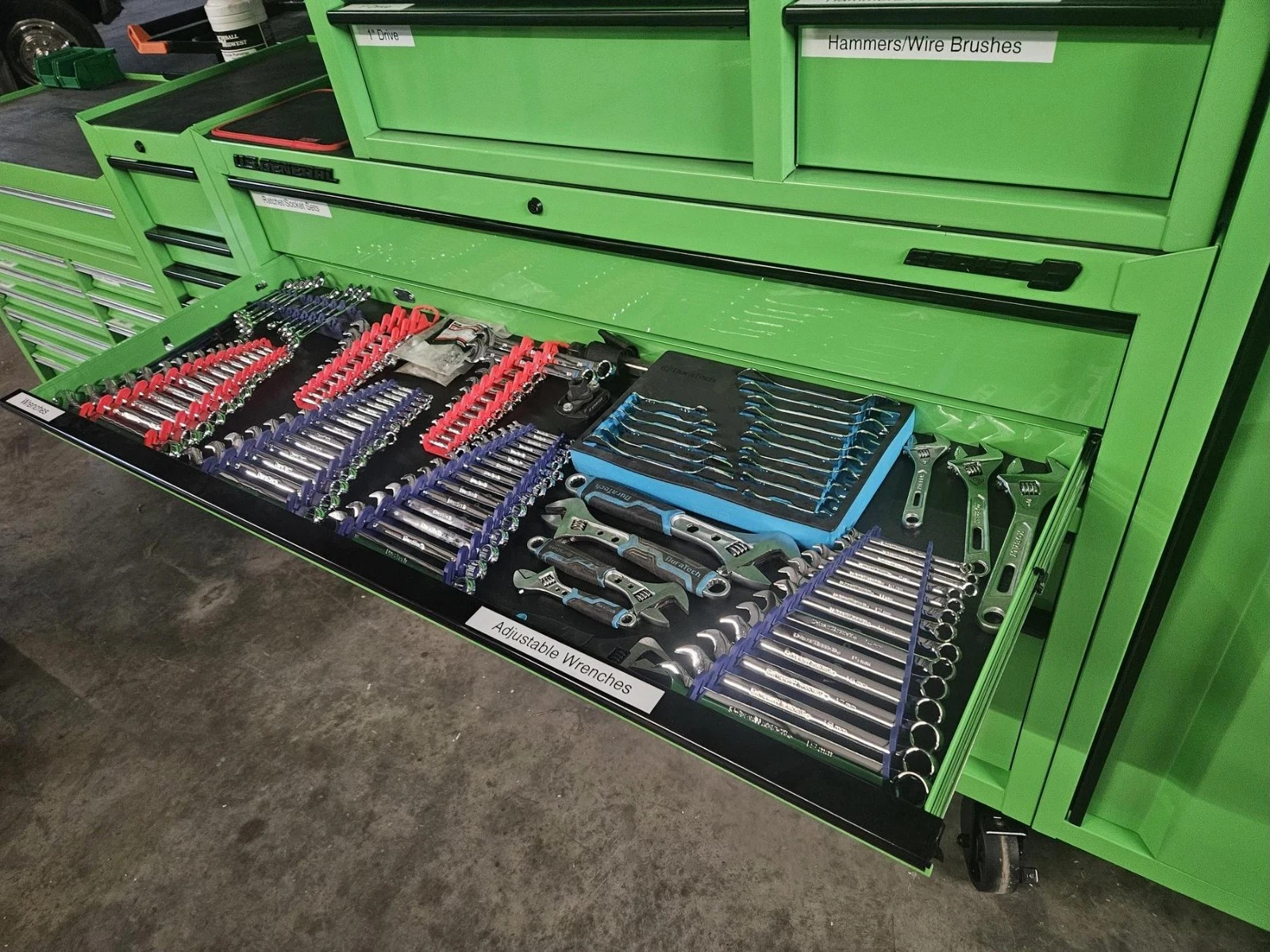 Full sized professional tool box -US General 56×22 Roller Cabinet GREEN