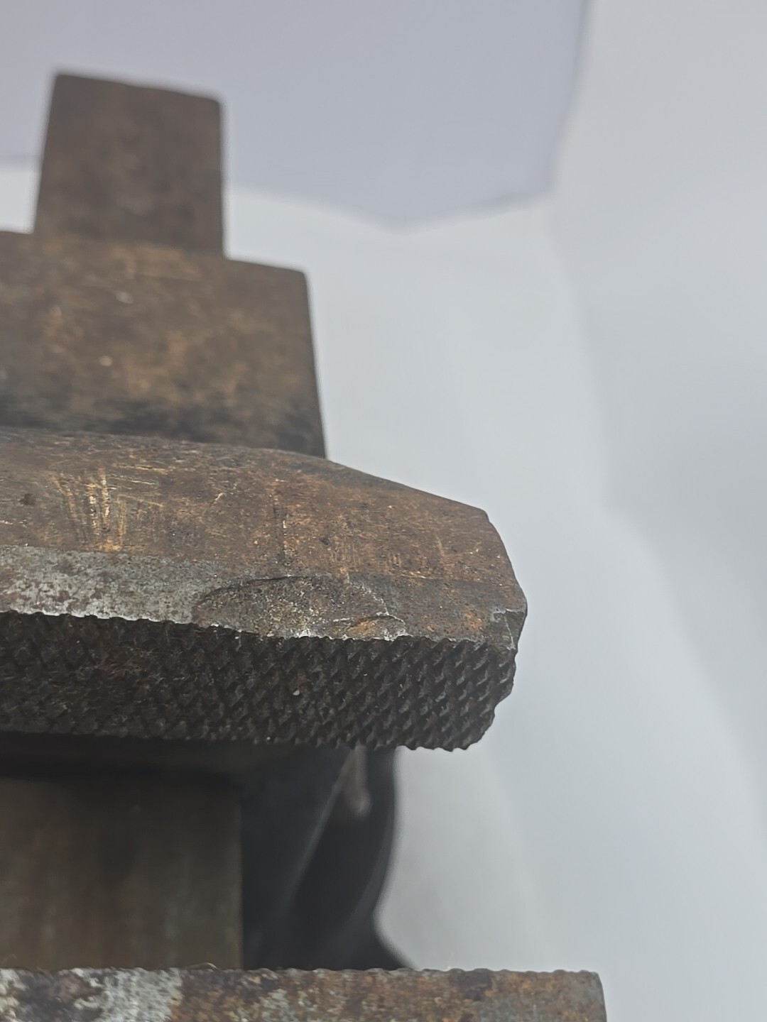 Vintage Hollands No.24 Swivel Base Bench Vise (4″ Jaws/8.25″ Max Opening/58lbs.)