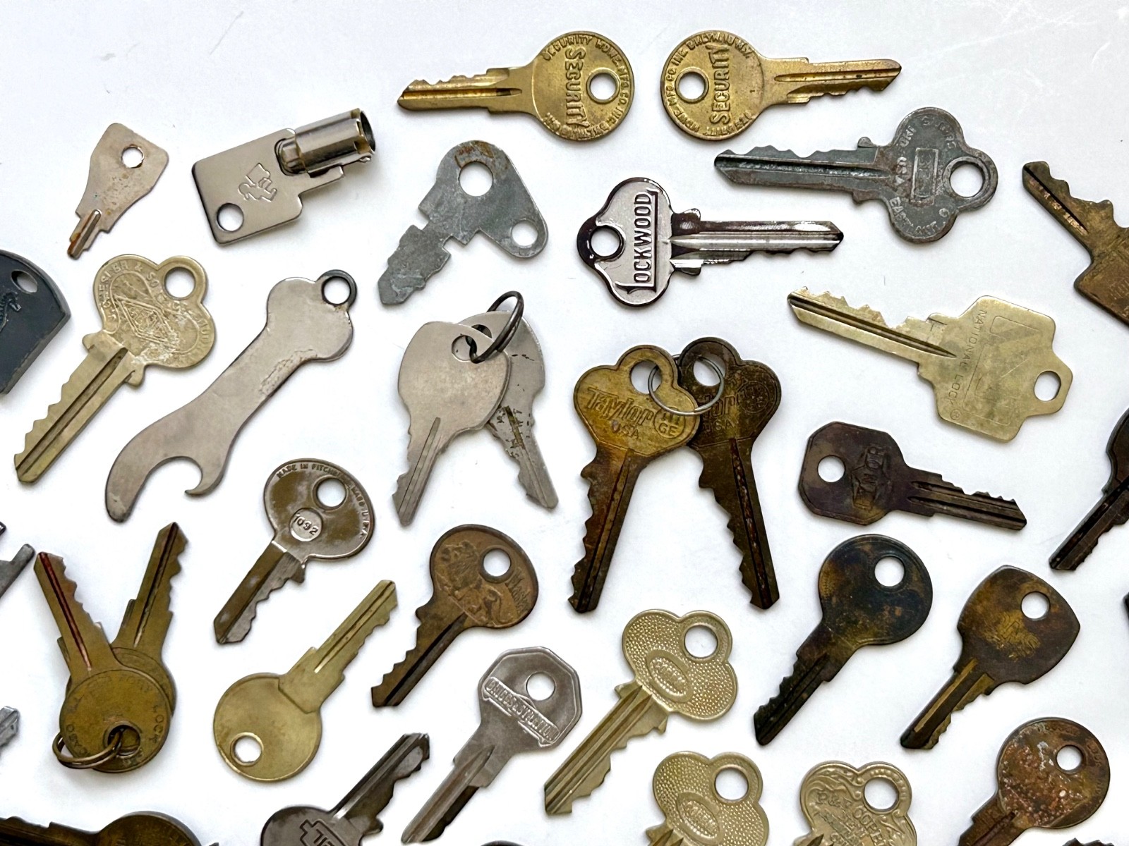 HUGE VTG LOT 100+ KEYS YALE/MASTER/CORBIN/SLAYMAKER/SECURITY/NAT’L/LUGGAGE/ETC