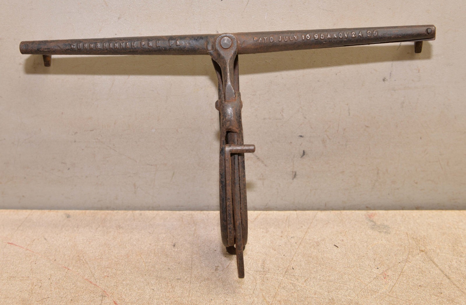 Antique Gunn & Hannah patent 1895 folding saw sharpening vise collectible tool