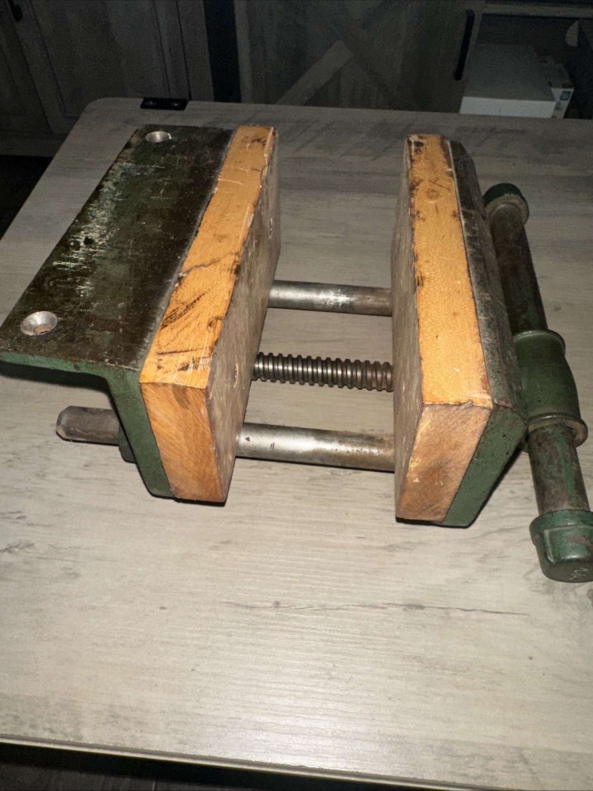 Vintage Howe & FDY Co. under bench screw vise No.197 Littlestown PA. Nice Shape!