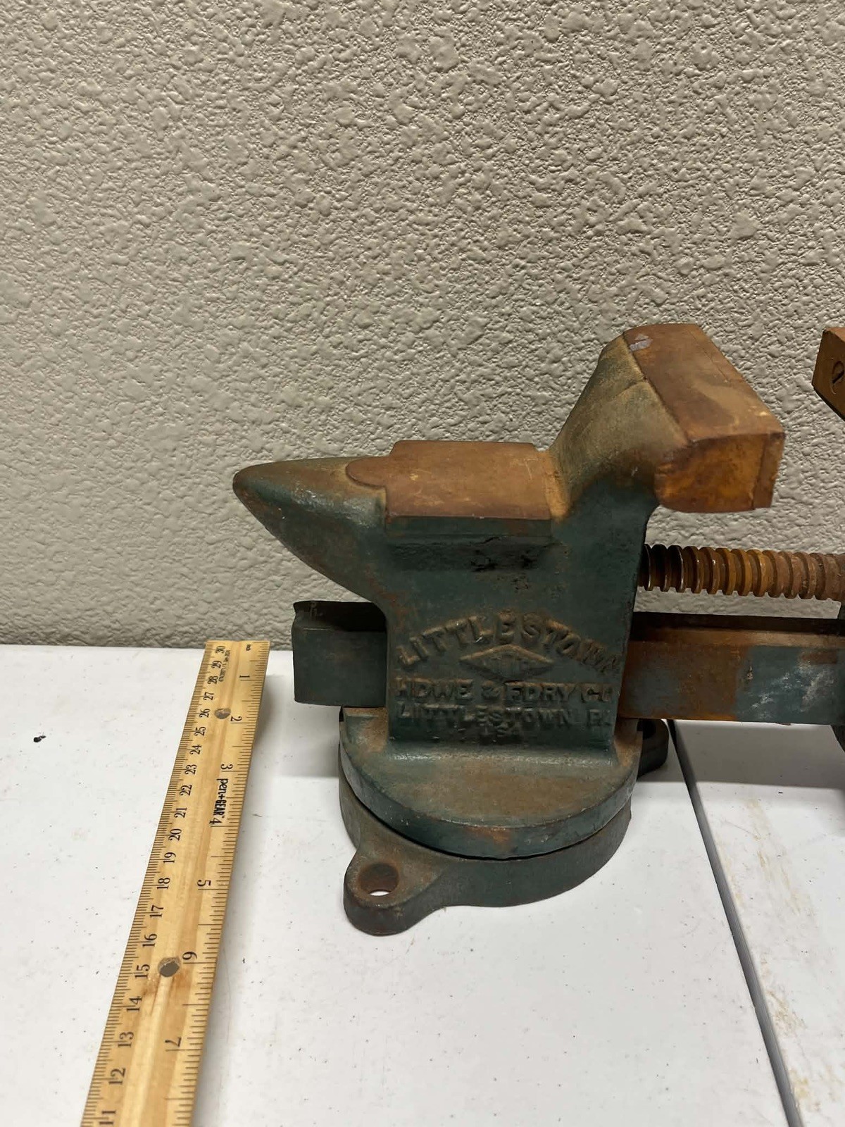 VINTAGE LITTCO LITTLESTOWN No.140 ANVIL VISE CAST IRON,4”JAW