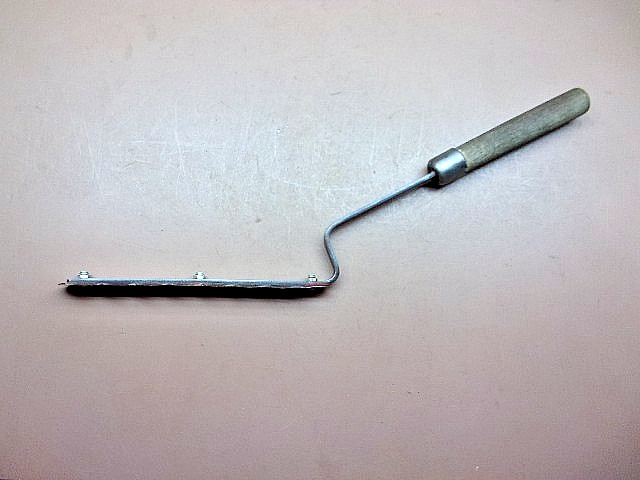 Vintage Unbranded Right Handed Garden Weeder Tool 18″ Long USA Made CLEAN!