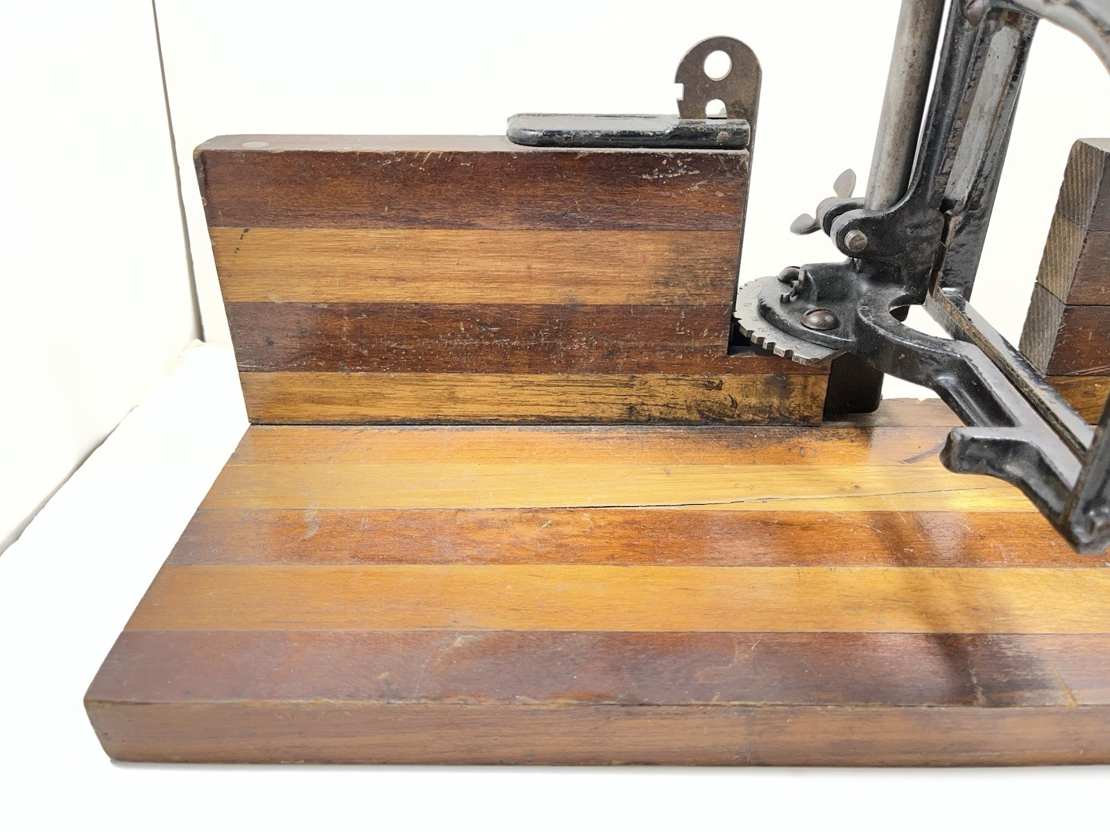 Vintage Millers Falls Mitre Miter Box No. 200 Greenfield Mass USA Wood Cast Iron