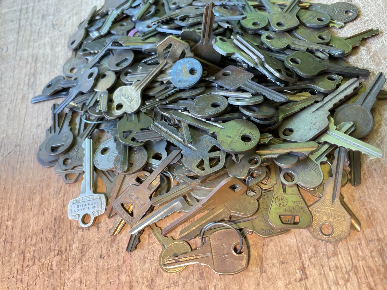 Lot of 3-1/2 Pounds of Miscellaneous Brass Keys