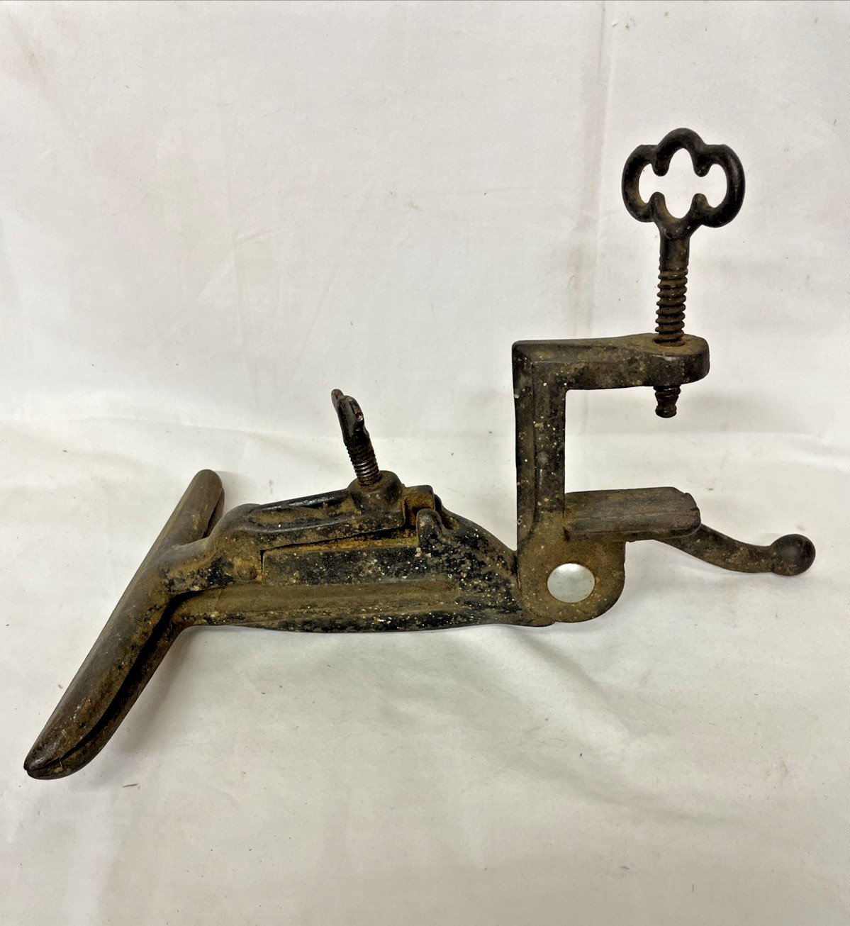VINTAGE CAST IRON HAND SAW SHARPENING VISE 9” WIDE JAWS