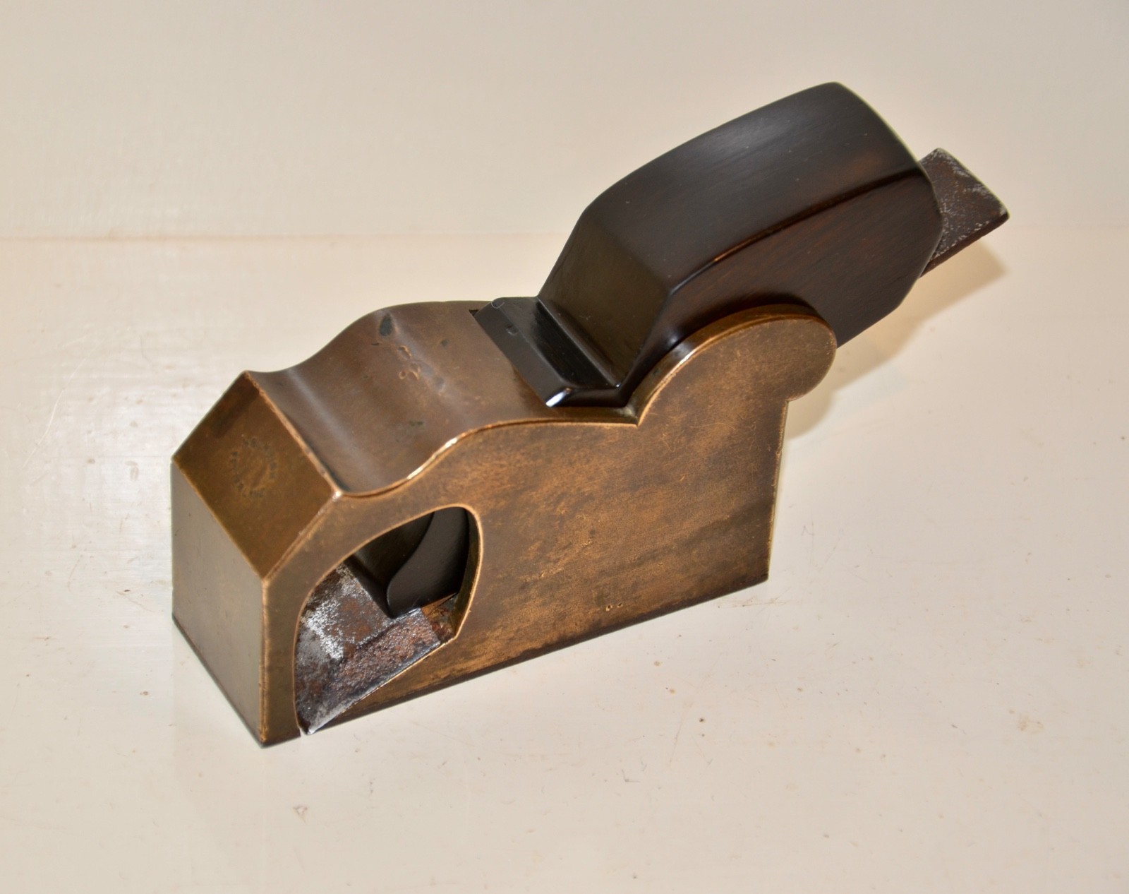 RARE LARGE UNLISTED NORRIS BRONZE 1 1/2″ WIDE ROSEWOOD INFILL BULLNOSE PLANE