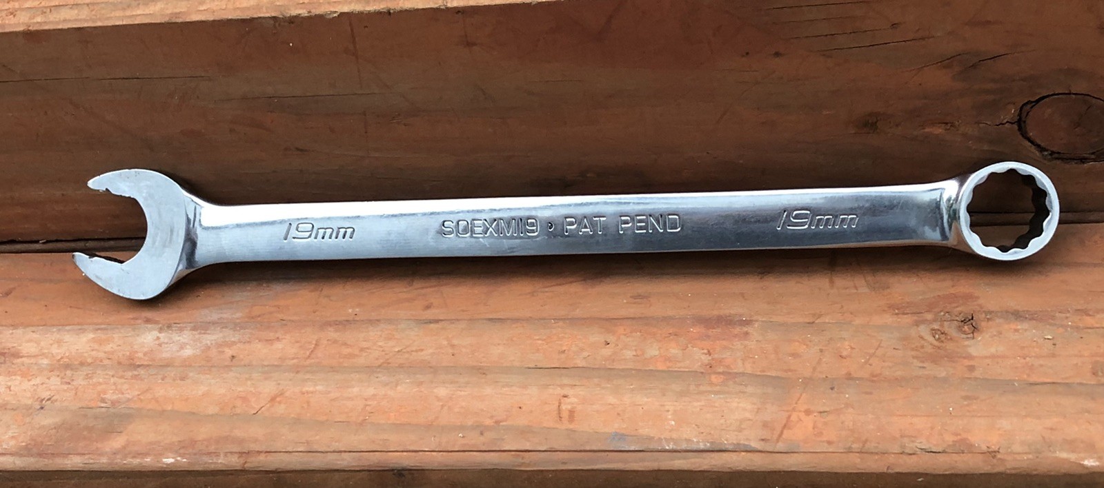 Snap on USA SOEXM19 Metric 19mm Flank Drive Combination End Wrench.
