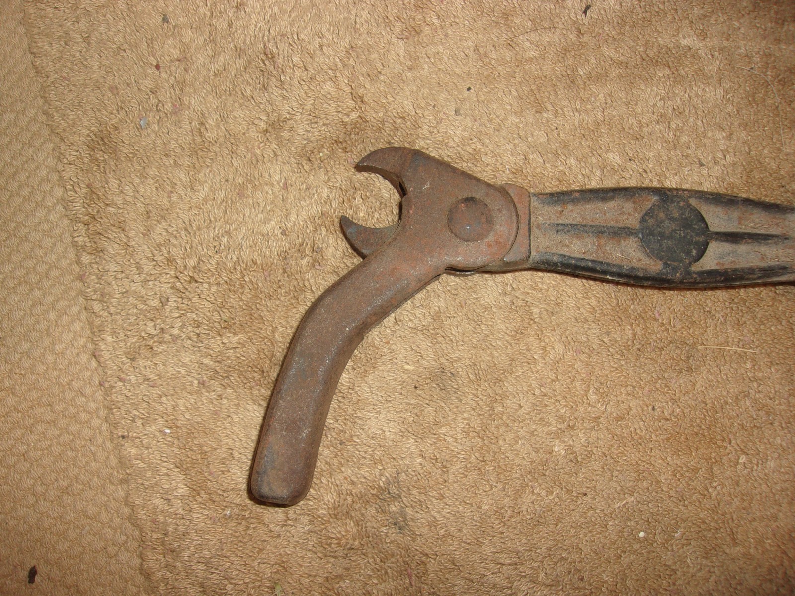 Vintage Crescent Bridgeport No. 56 Sure Grip Nail Puller