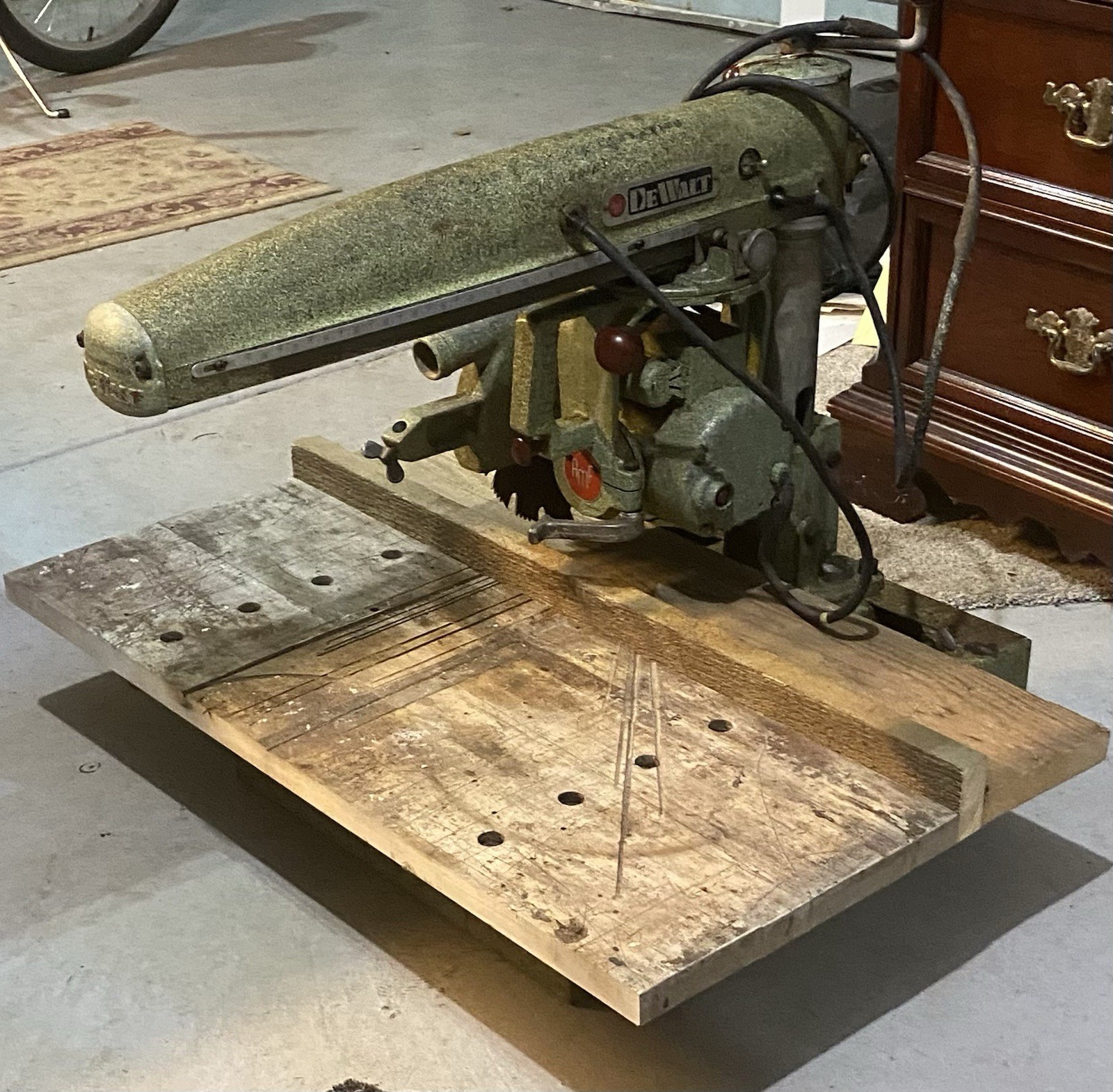 Dewalt 9” Radial Arm Saw