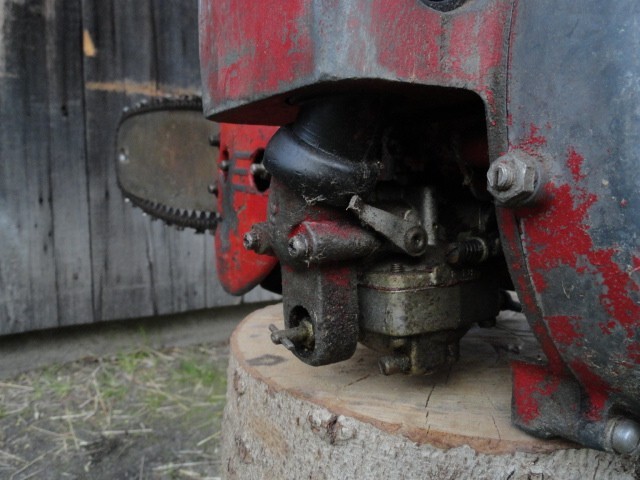 RARE Antique MALL Chainsaw Chain Saw w/ 20″ Bar & Log Spikes Model 12A TurnsOver