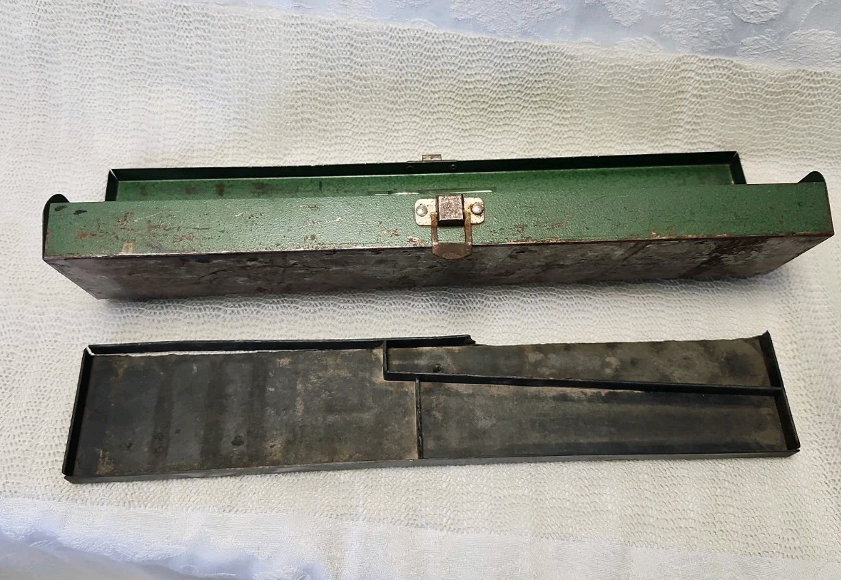 VINTAGE S-K TOOLS USA EMPTY GREEN METAL TOOL BOX ( See Photos For Reference )