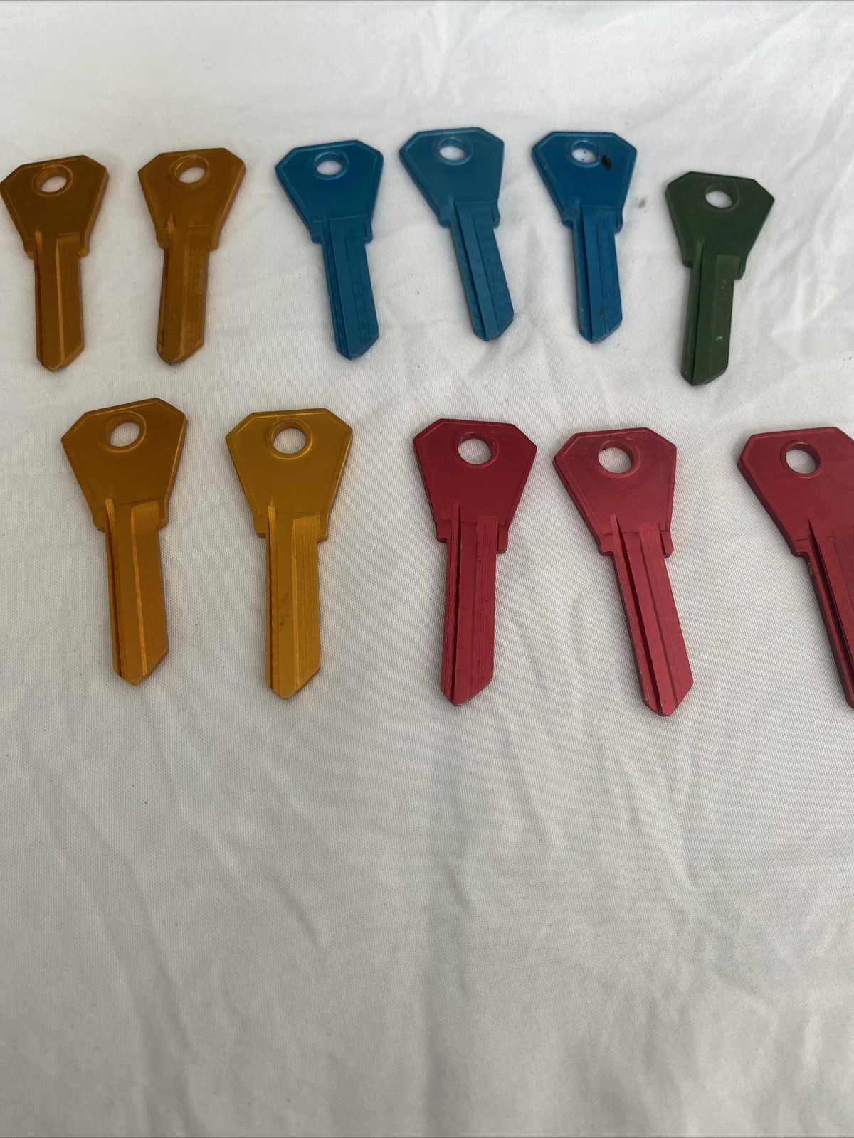 Vintage Curtis Ind Key Eastlake Ohio WR3 USA Set Of 11 Aluminum Red, Blue, Green