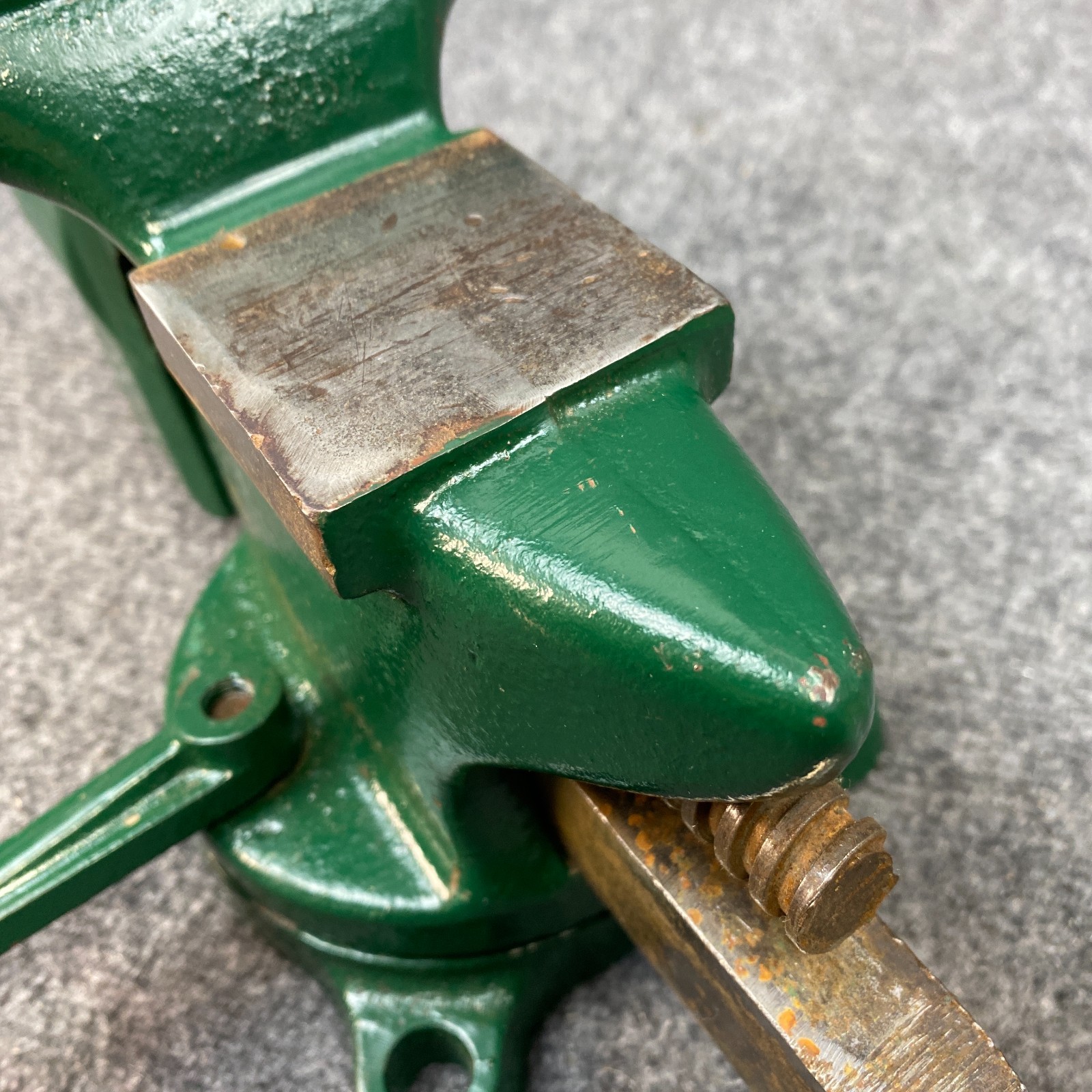 Lakeside No 27 Vintage Cast Iron Bench Vise 3-3/4″ Jaws Swivel Base USA Green