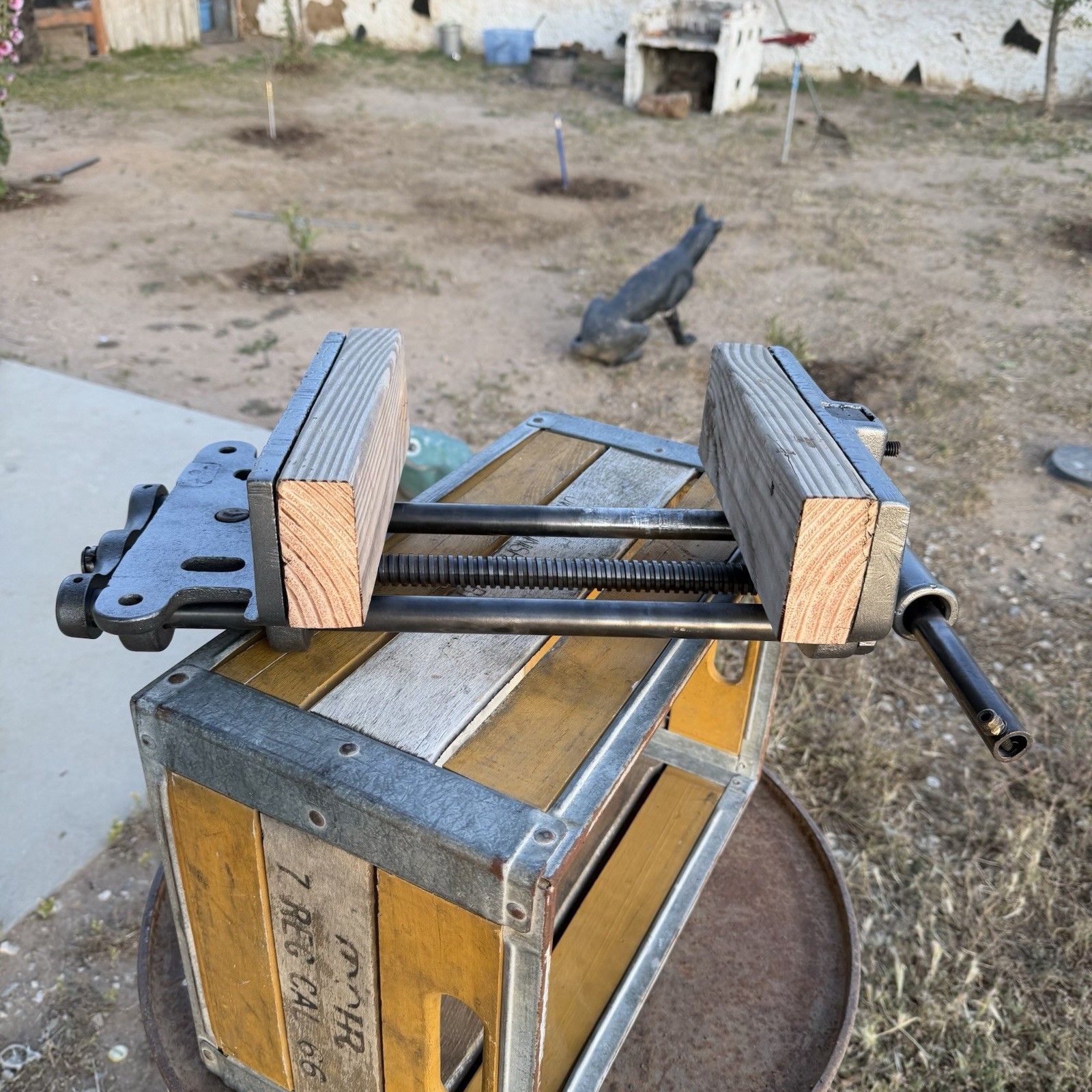 Vitage COLUMBIAN HARDWARE 10″ woodworking vise. Cast Iron CLEVELAND OHIO,USA.