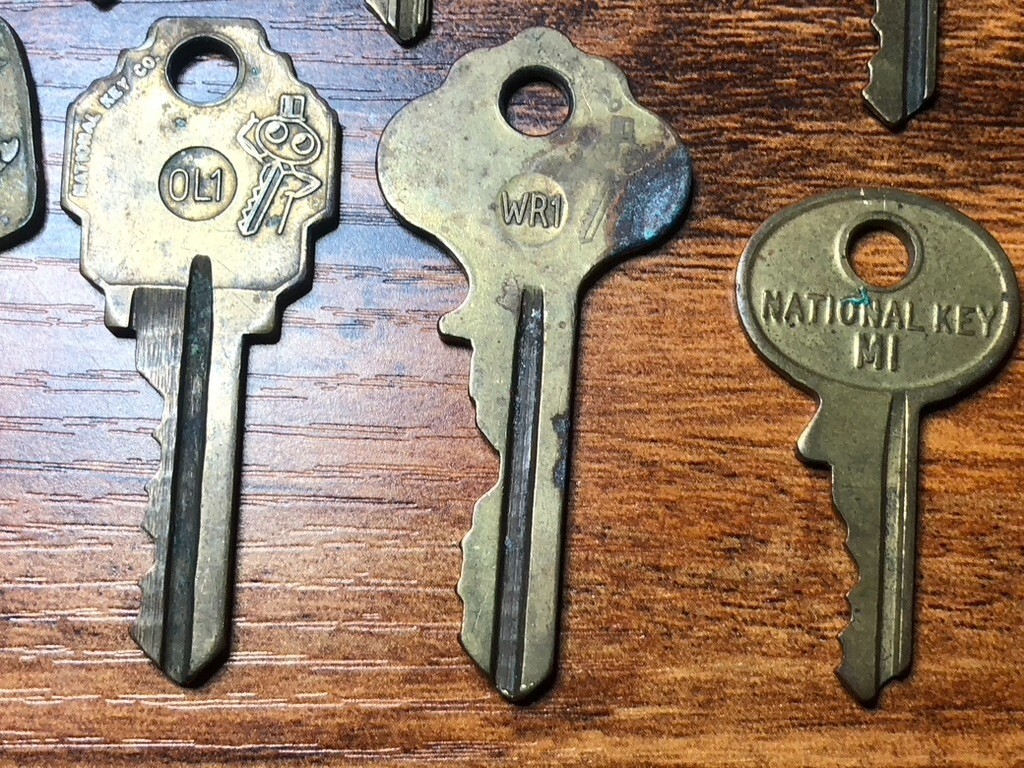 10 Vintage National Key Co. Keys: WR1, H33, Y143, OL1, M1, 350C, ENLM4, MA5, 54