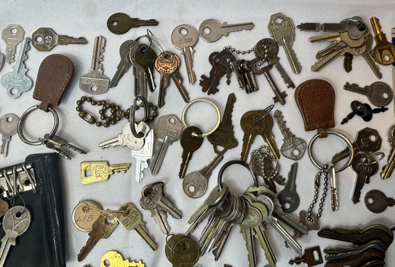 Vtg Key Lot of 200+ Residential Furniture Padlock Lockboxes Vehicle Small Motors
