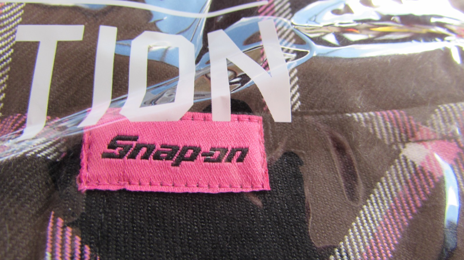 VERY COOL SNAP-ON TOOLS DIXXON FLANNEL CO. 2025 BREAST CANCER PROMO XLARGE SHIRT