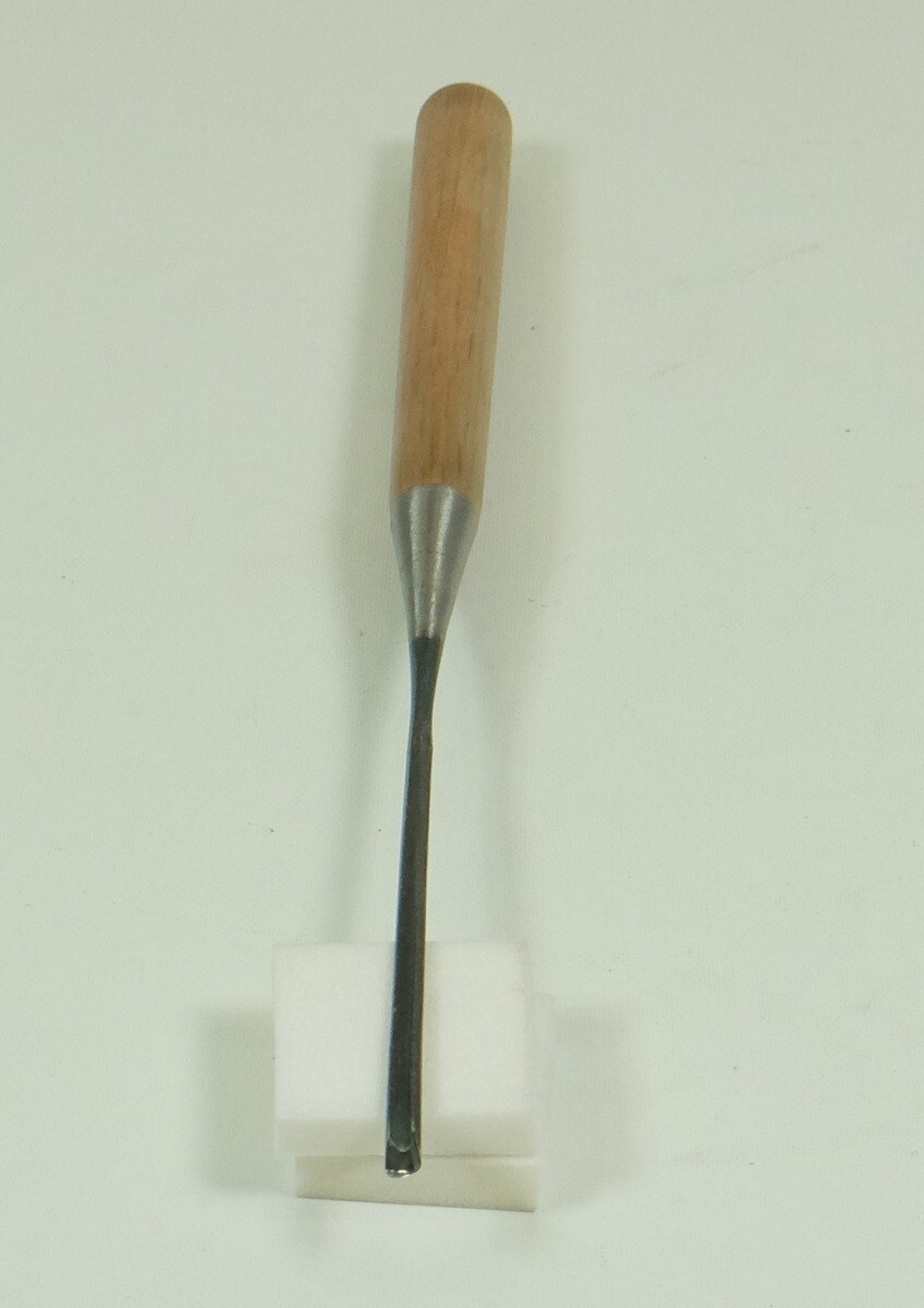 Thrust chisels, 10 pieces, 1.5 to 33 mm, with special whetstone,from Japan.
