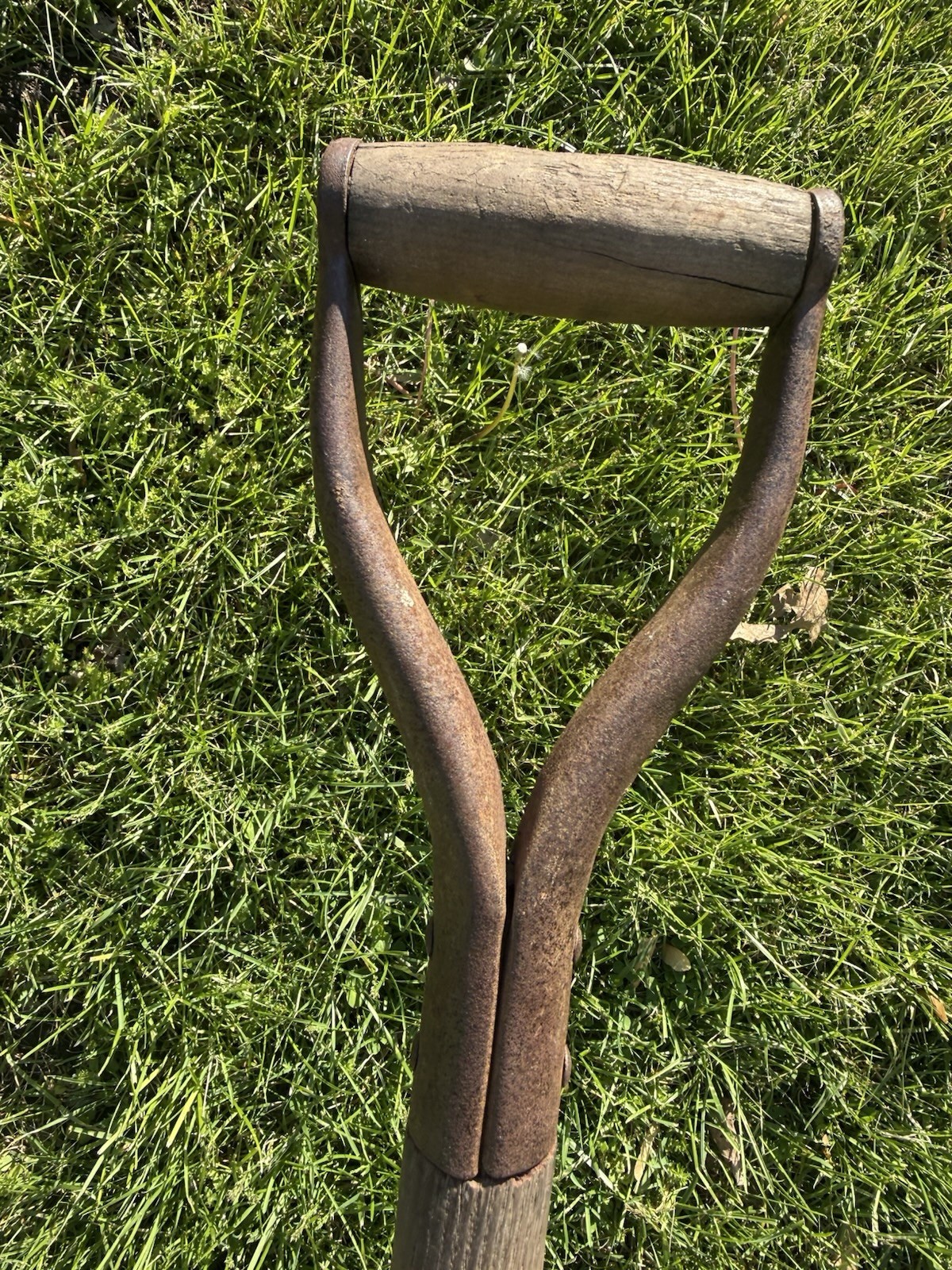 Vintage UNION FORK & HOE CO. RAZOR-BACK SHOVEL 36”