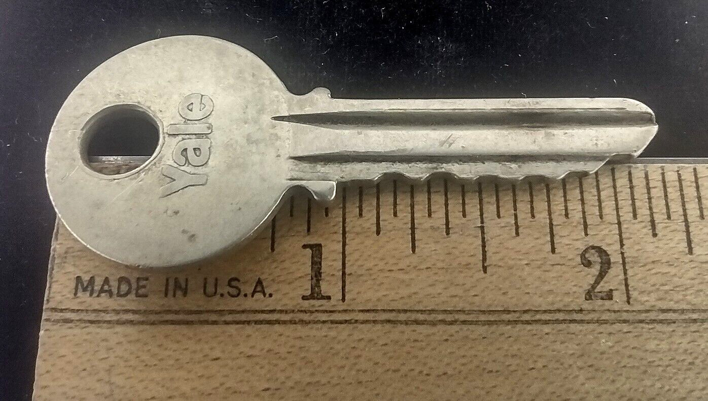 Vintage Brass Key Yale Marked “B106A UW TA” Appx 2.25″ Replacement Padlocks Door