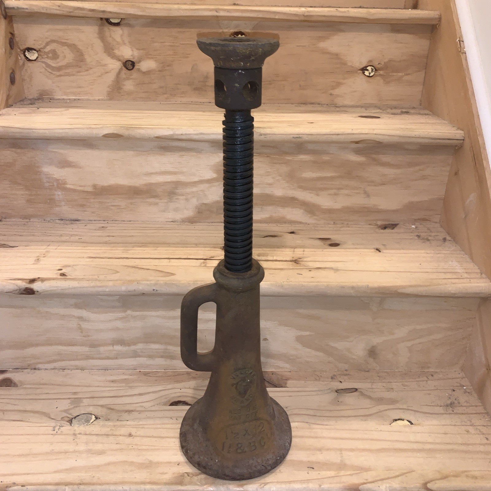 Vintage VULCAN 1 1/2 X 12 Cast Iron Screw Jack II & B Co. Railroad Barn House