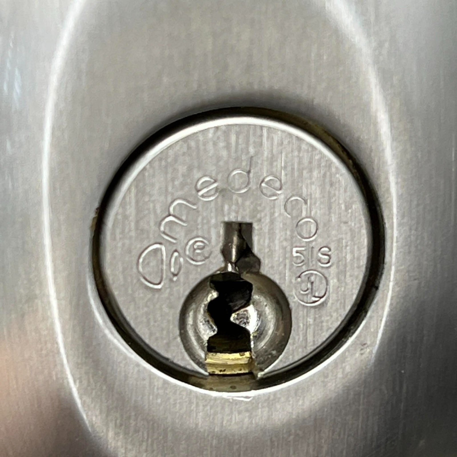 Medeco High Security Residential Lock Set – 2 Keys – Satin Nickel