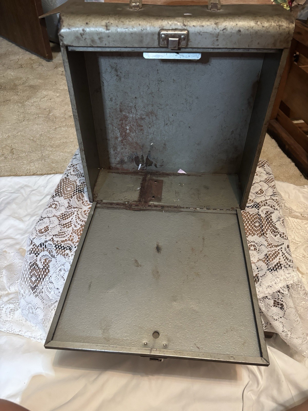 Vintage Metal Tool Box Chest Carrying Case with Handle and Front Latch
