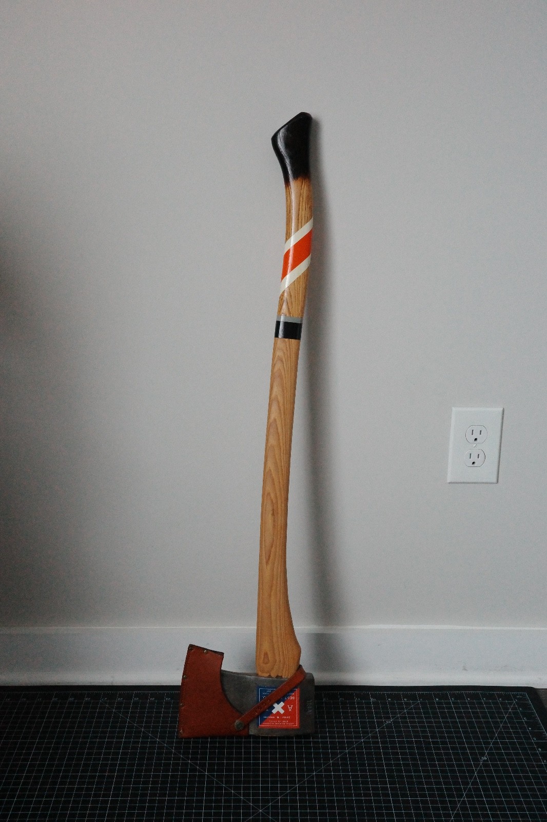 RARE BEST MADE CO AMERICAN FELLING AXE | BURNT TIP HANDLE | RED & WHITE PAINTED