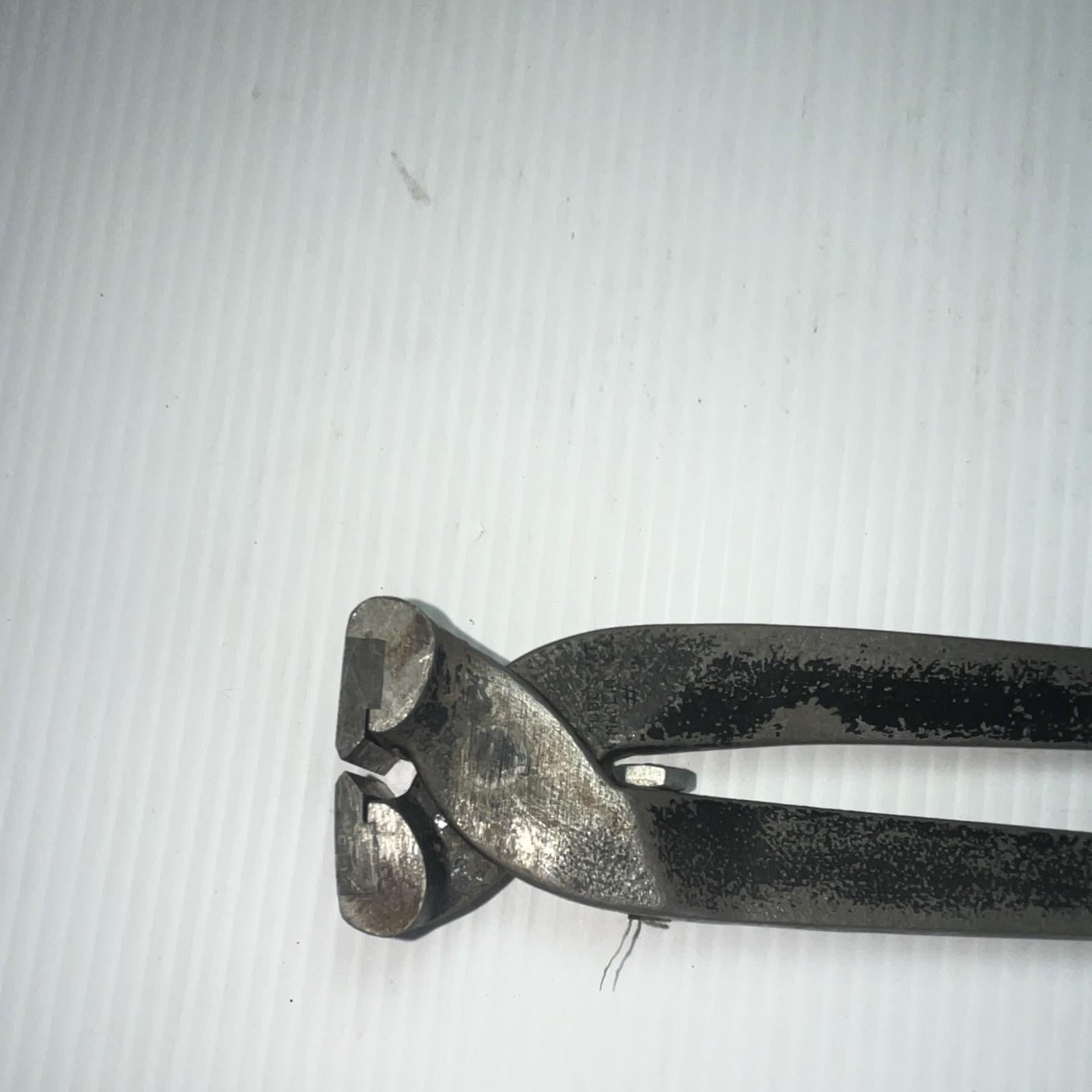 Vintage Metal End Cutting Nippers / Pliers Hand Tool Approx 8 in