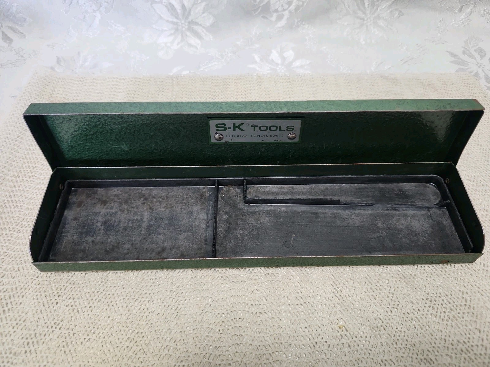S-K TOOLS 1/4″ DR SOCKET METAL TOOL BOX 10~1/4 “X 2~1/2” WRINKLE GREEN W/TRAY
