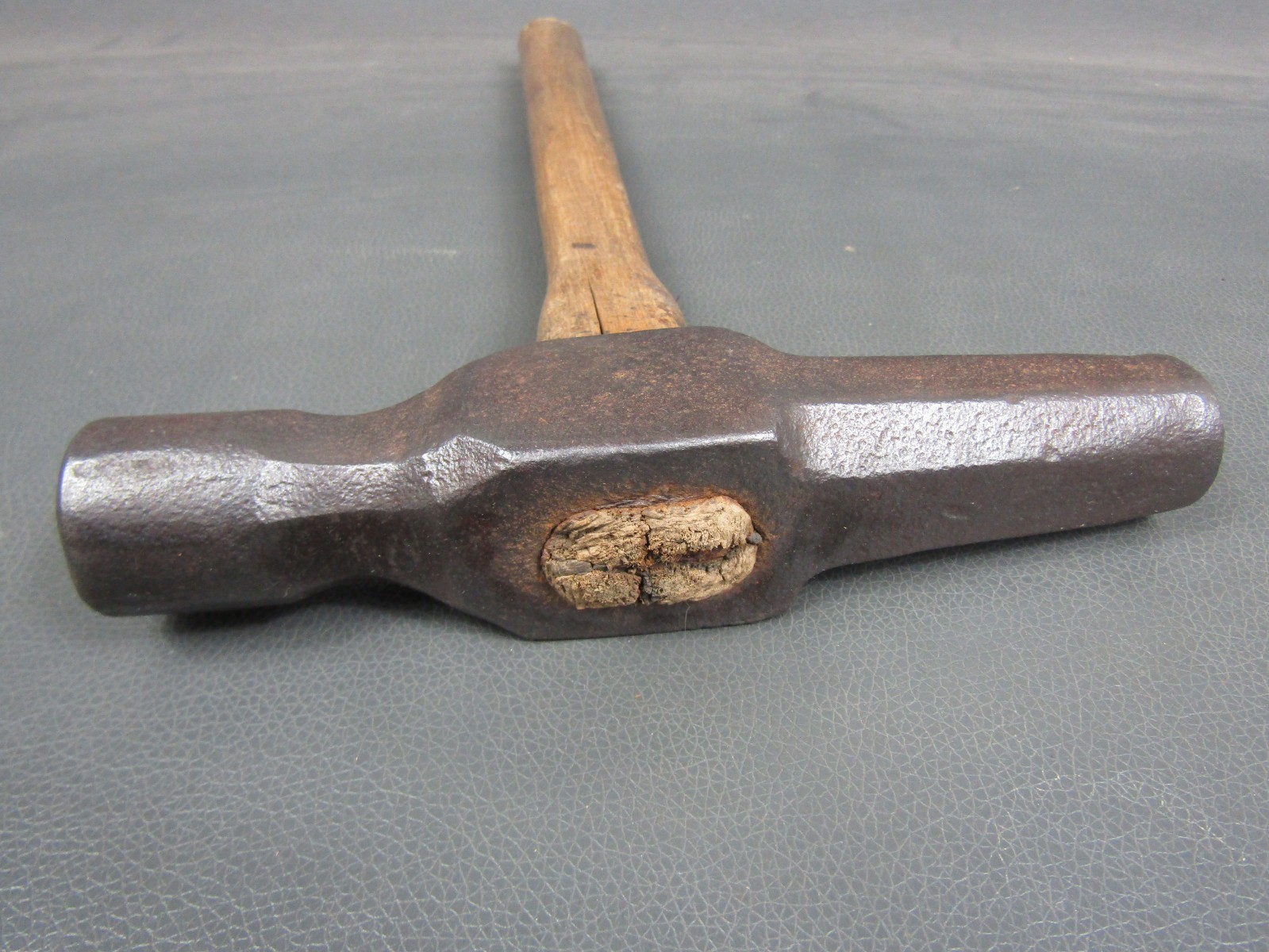 Vintage unusual 2 1/2lb dog head blacksmiths hammer old tool