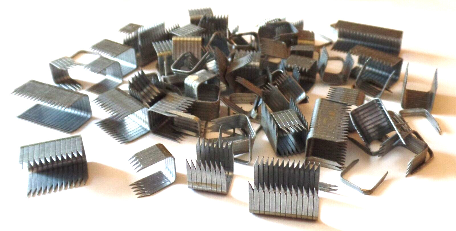 More Than 100 Galvanized Divergent Point 1/2″ Staple Gun Staples