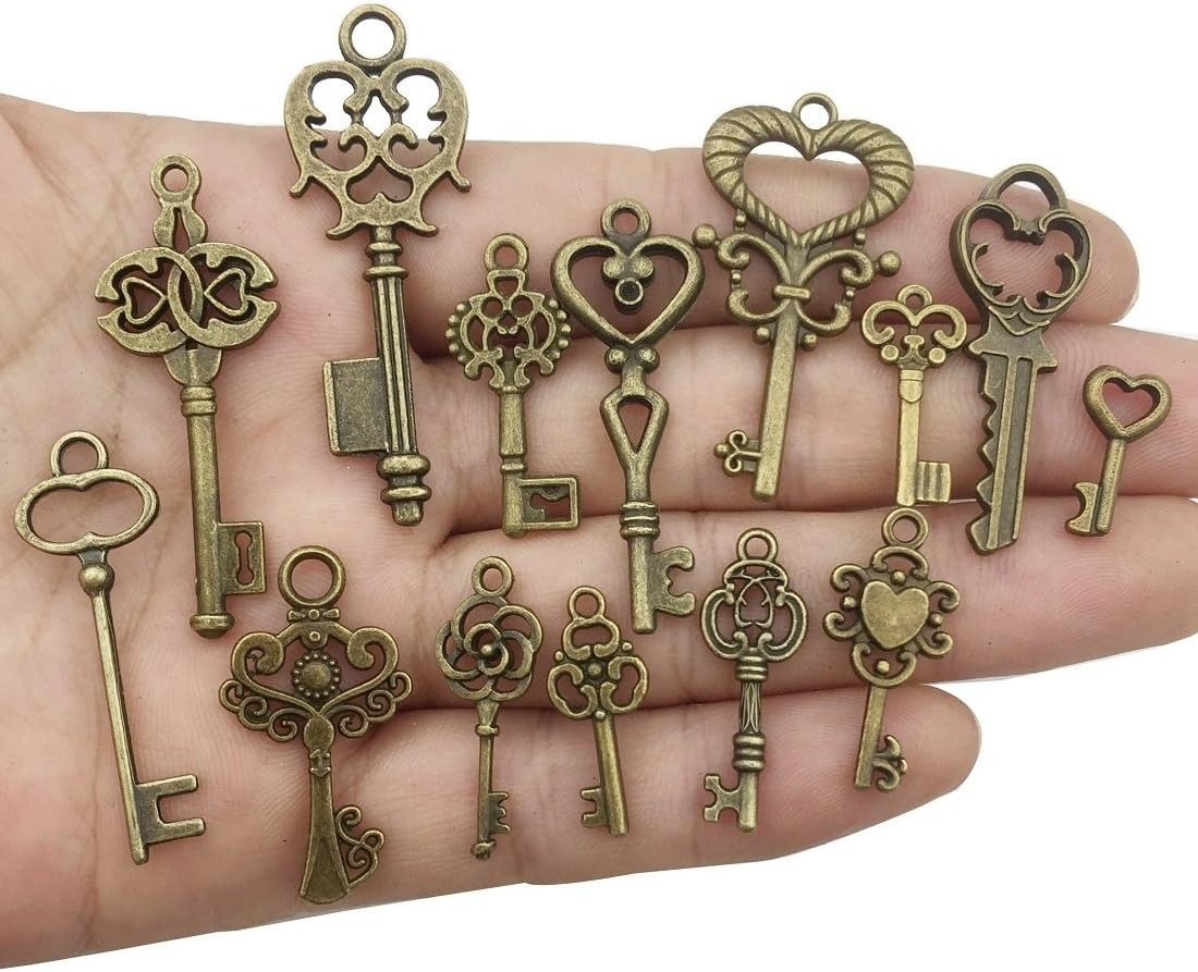 Versatile Vintage Skeleton Key Set – 46 Bronze Charms for Creative DIY Lovers