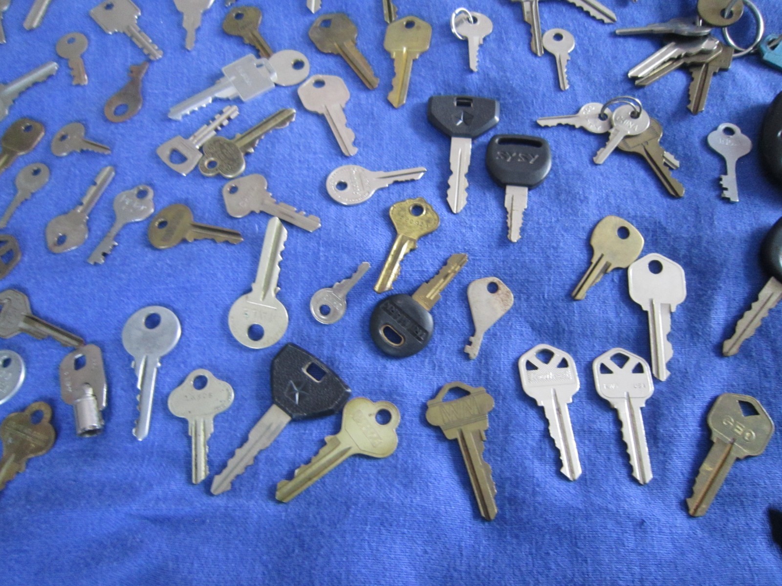 Vintage Lot 150+ KEYS House Auto Cabinet Padlock FOB & Misc. 2.7+ Pounds