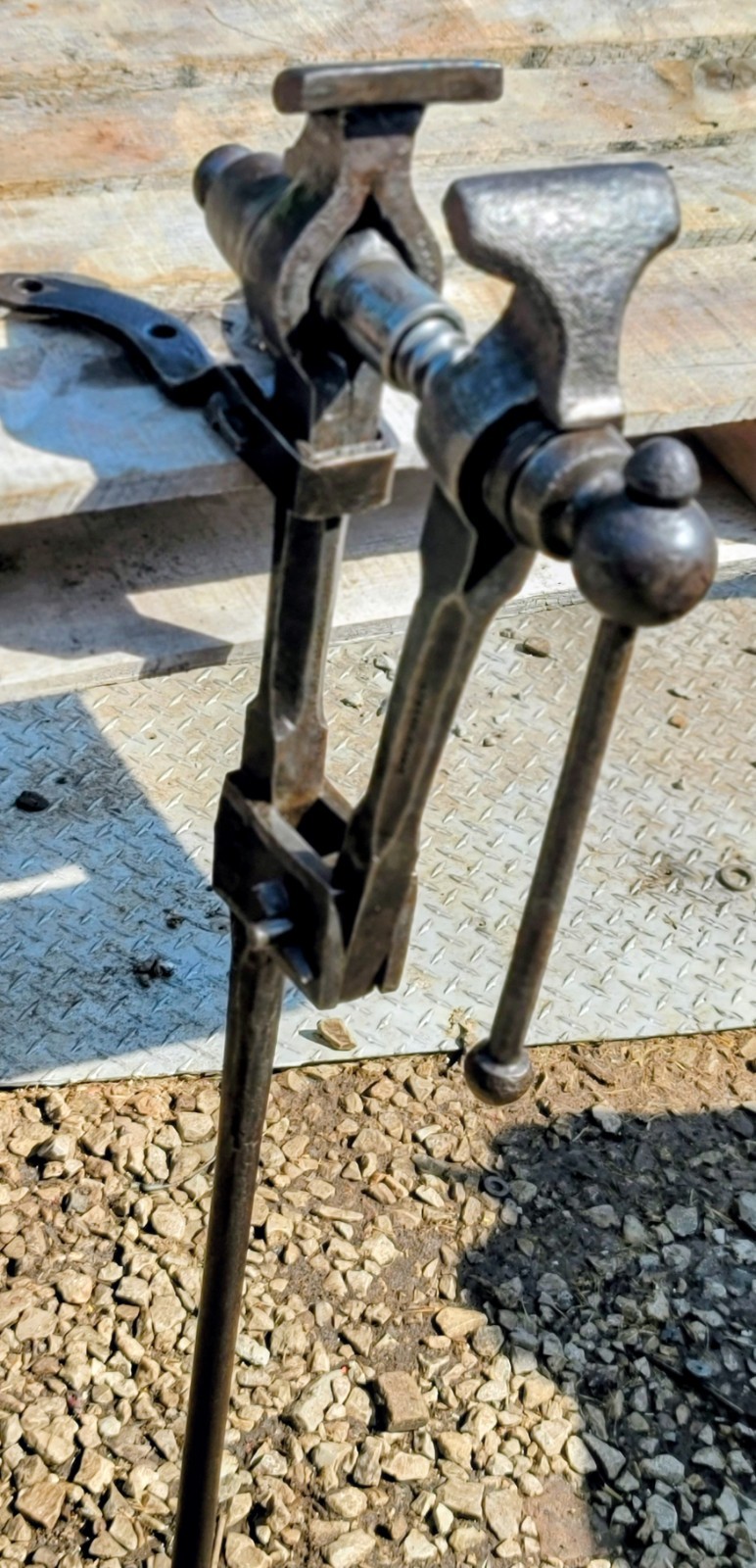 Antique Blacksmith Post Leg Vise 4″ wide Jaws, H.P. & SON NELSON & Co