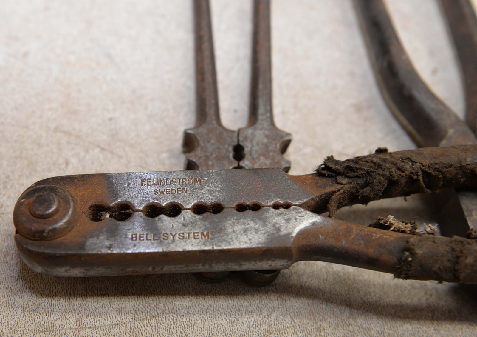 3 wire working pliers Bell System Lindstrom crimper & two unmarked collectible