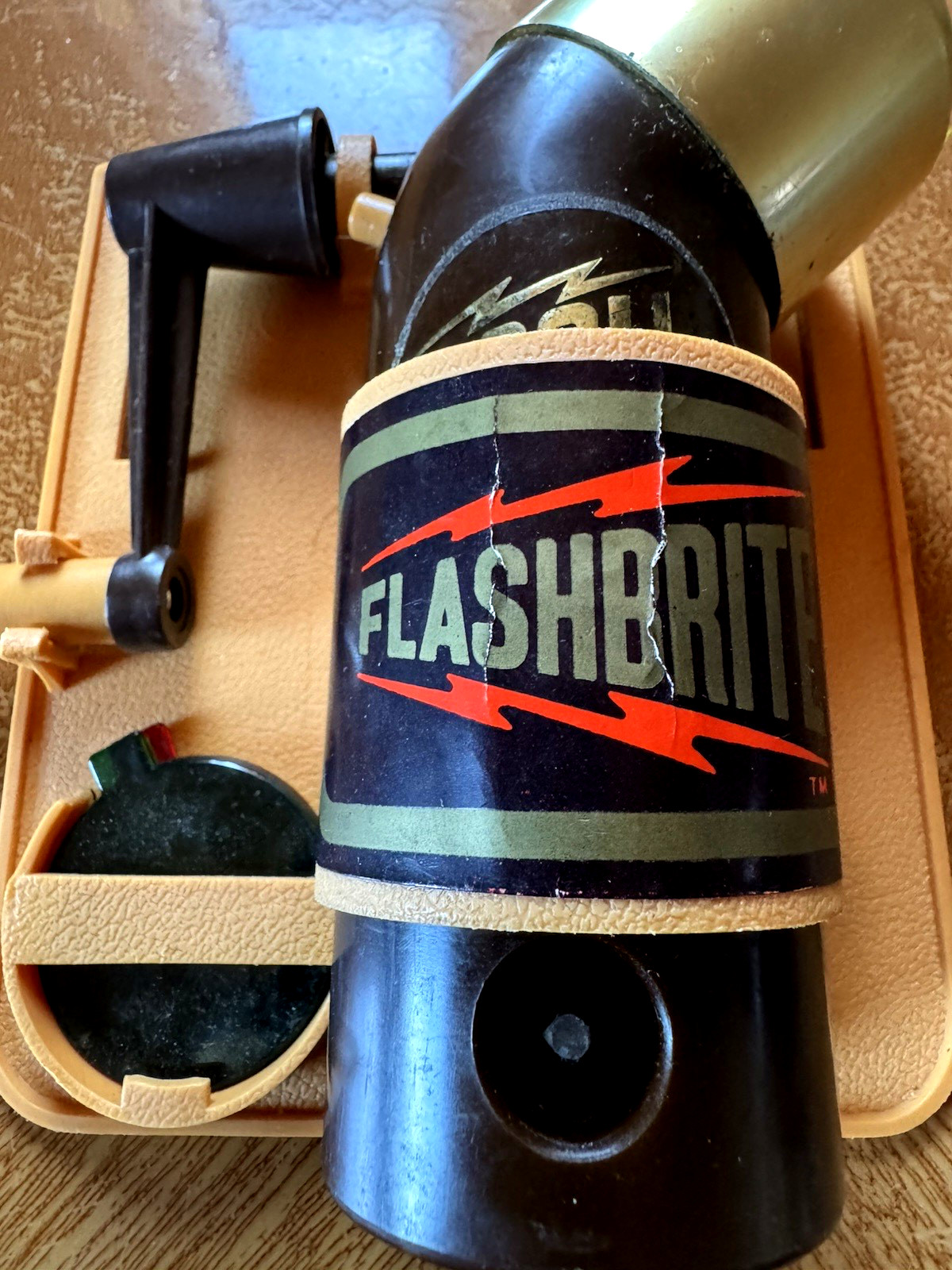 Vintage FlashBright Wind Up Flashlight~Hong Kong w/Red & Green Lenses~603