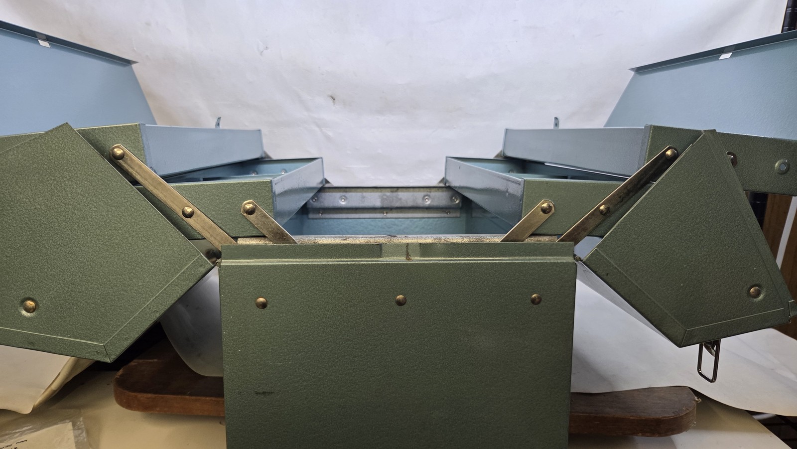 Waterloo Heavy-Duty Metal CnCantilever Toolbox for Appliance Repair