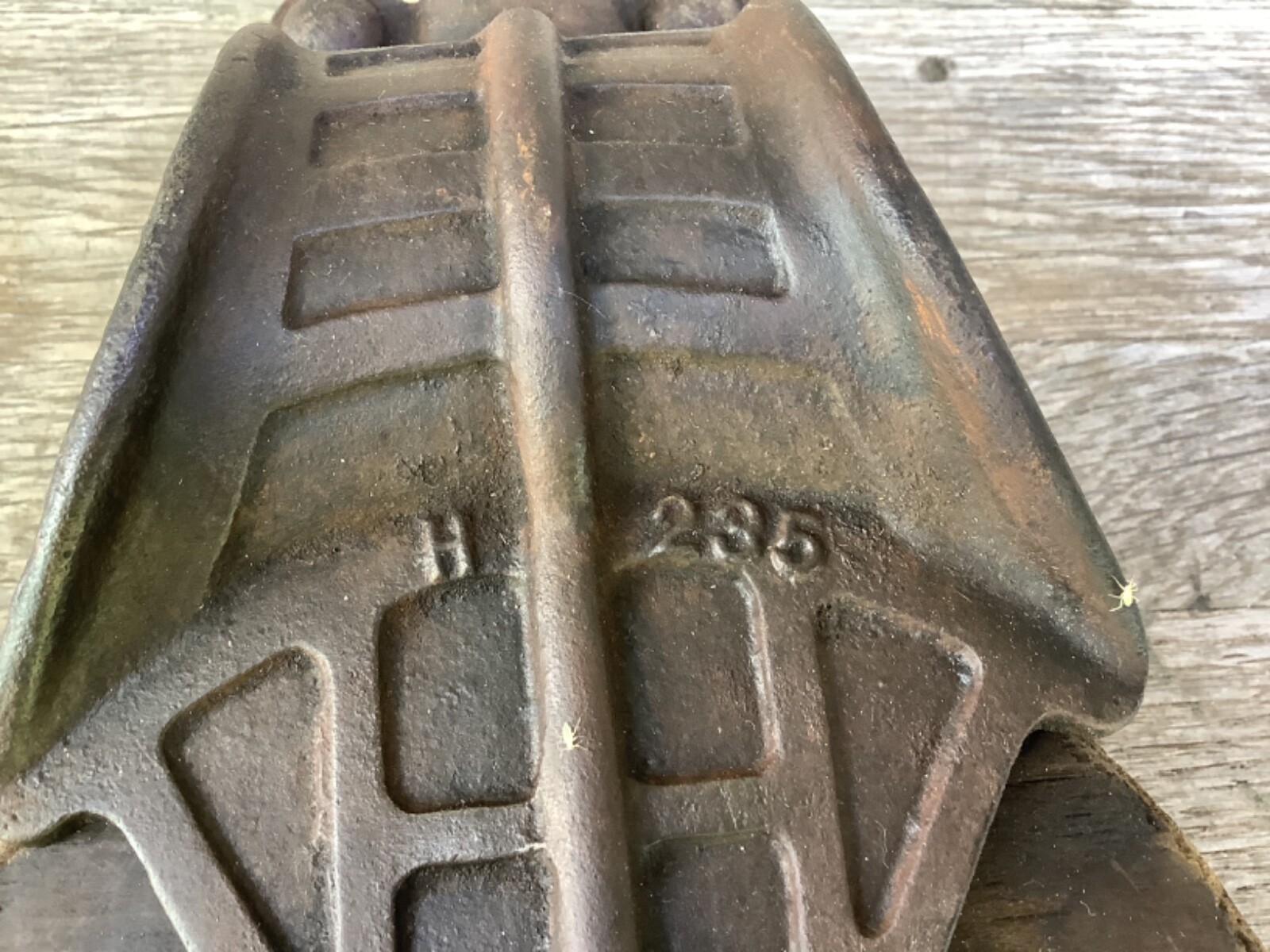 11 1/2″ Antique Metal Cast Iron Barn Pulley Block & Tackle Wood Wheel Eye Hook