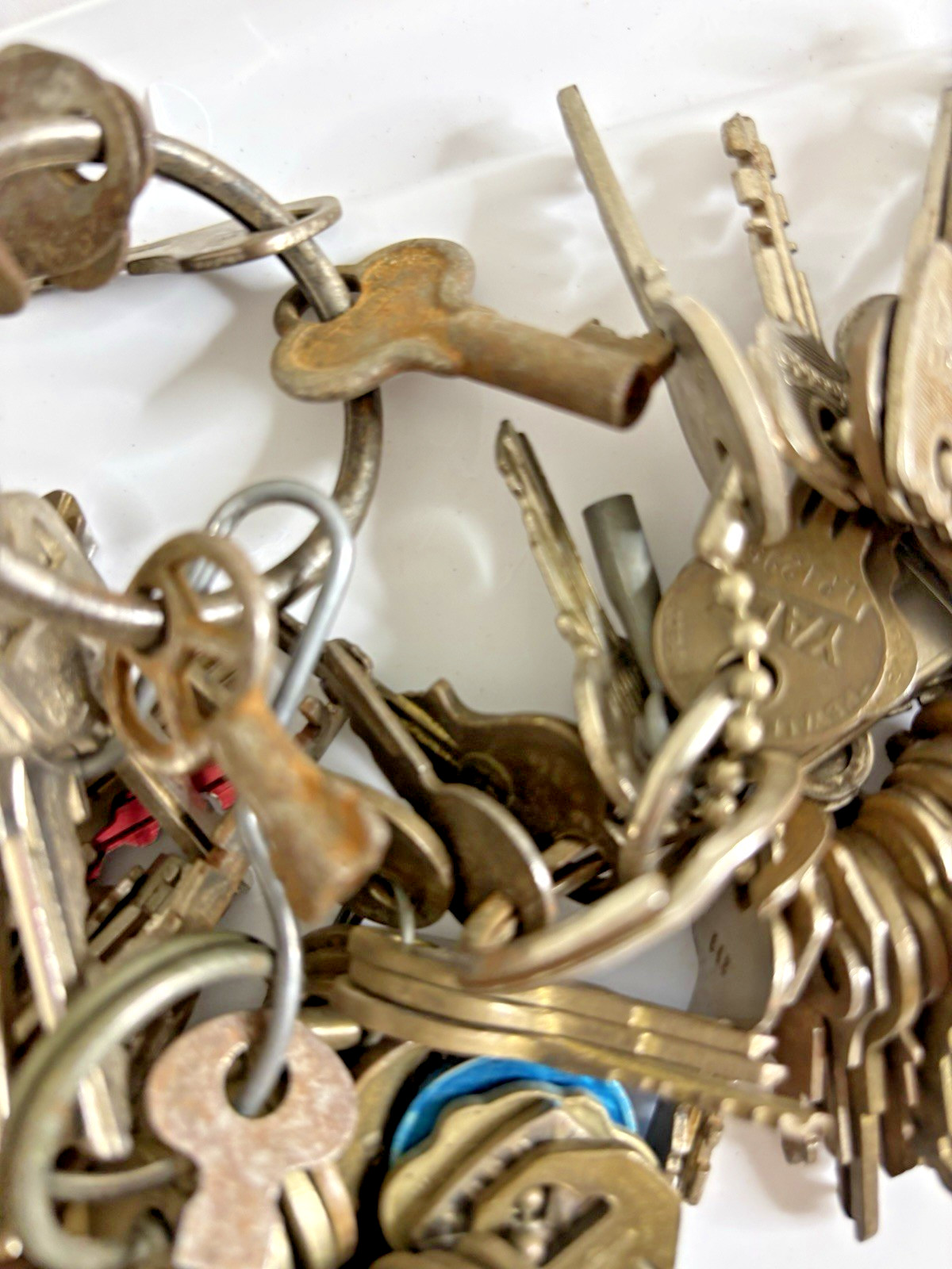 Mixed Lot of Vintage Antique Collectible Skeleton Keys Cut