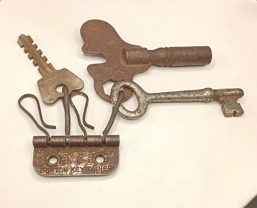 Vintage Buxton Key-Tainer Skeleton Key Holder Antique Organizer & Keys