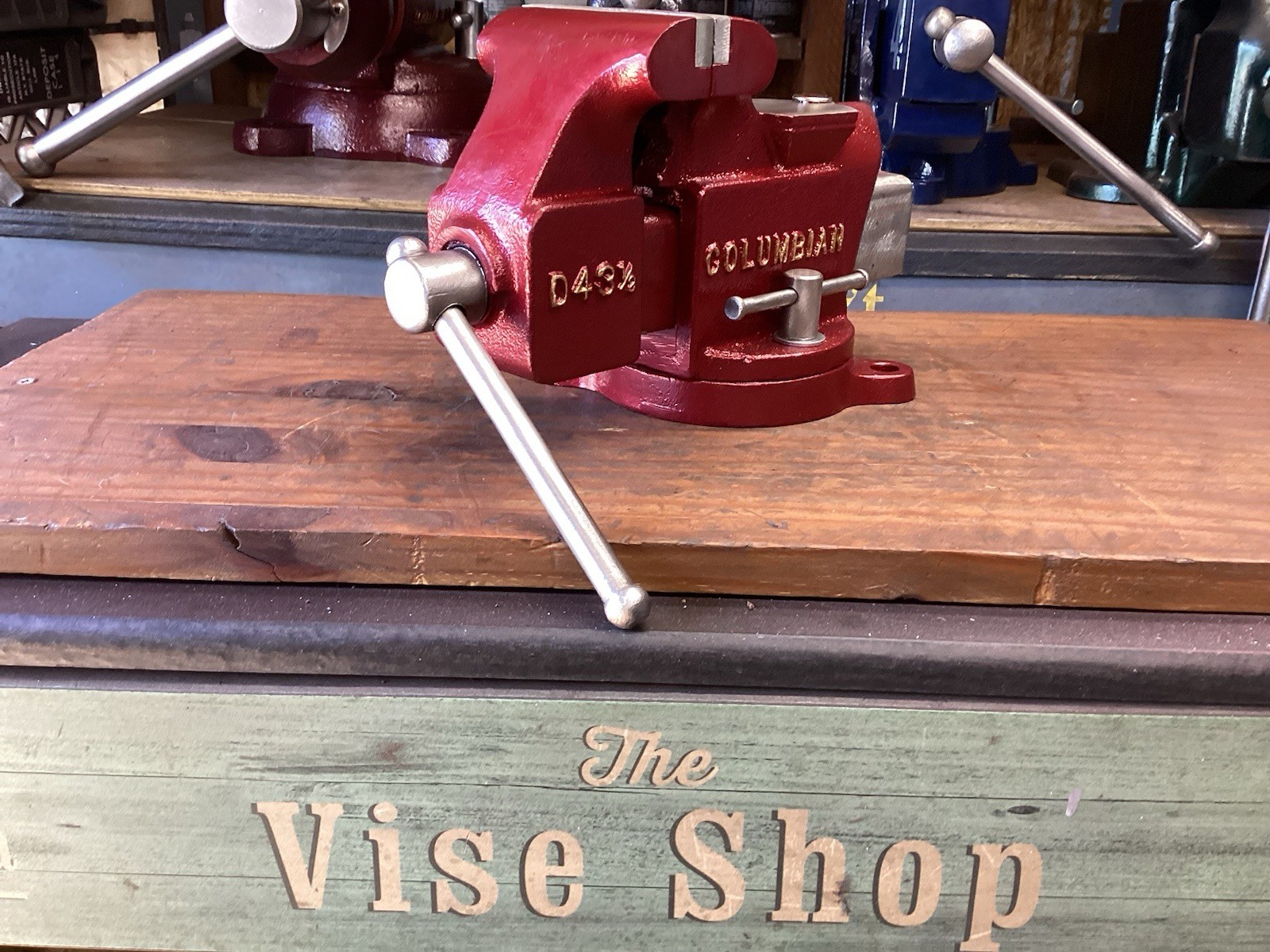 RESTORED VINTAGE COLUMBIAN D43 1/2 BENCH VISE 3 1/2 In JAWS 17 Lb USA